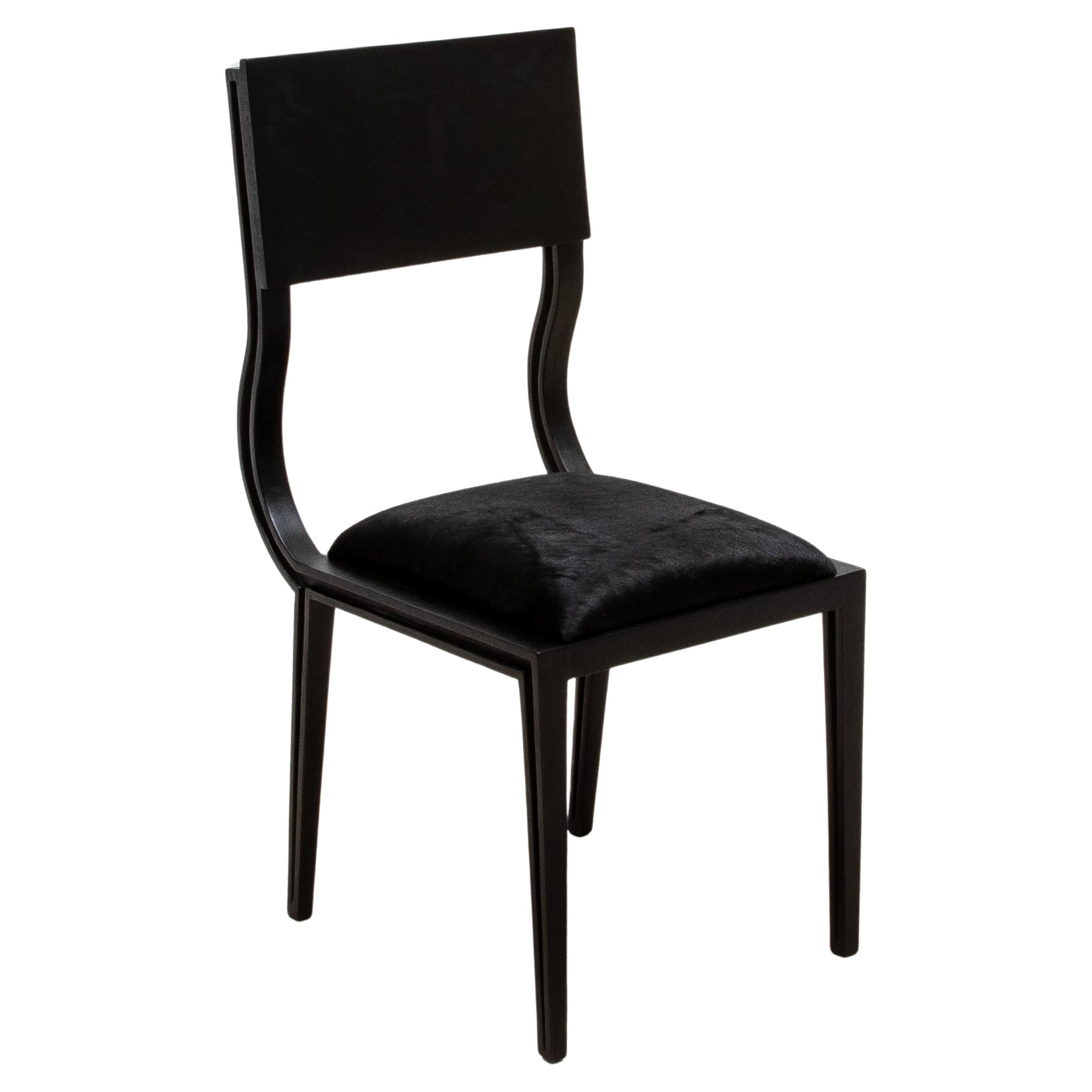 Sedia imbottita Hide Chair in Black Oak di R&Y Augousti in vendita