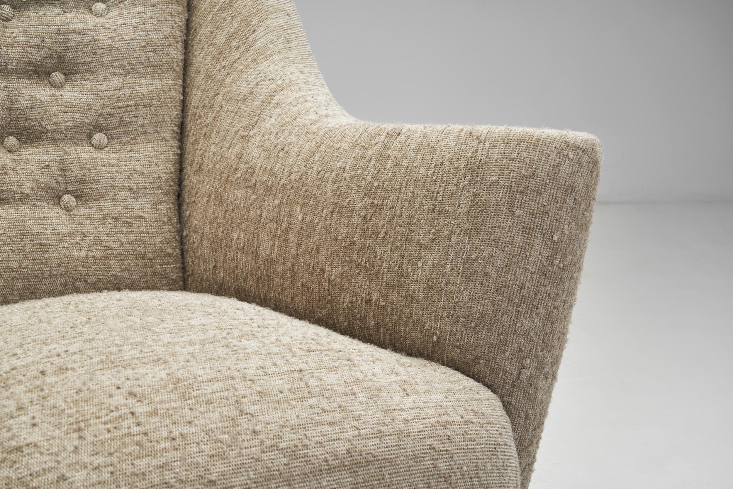 Upholstered Italian Mid-Century Armchair, Italy 20th Century For Sale 5