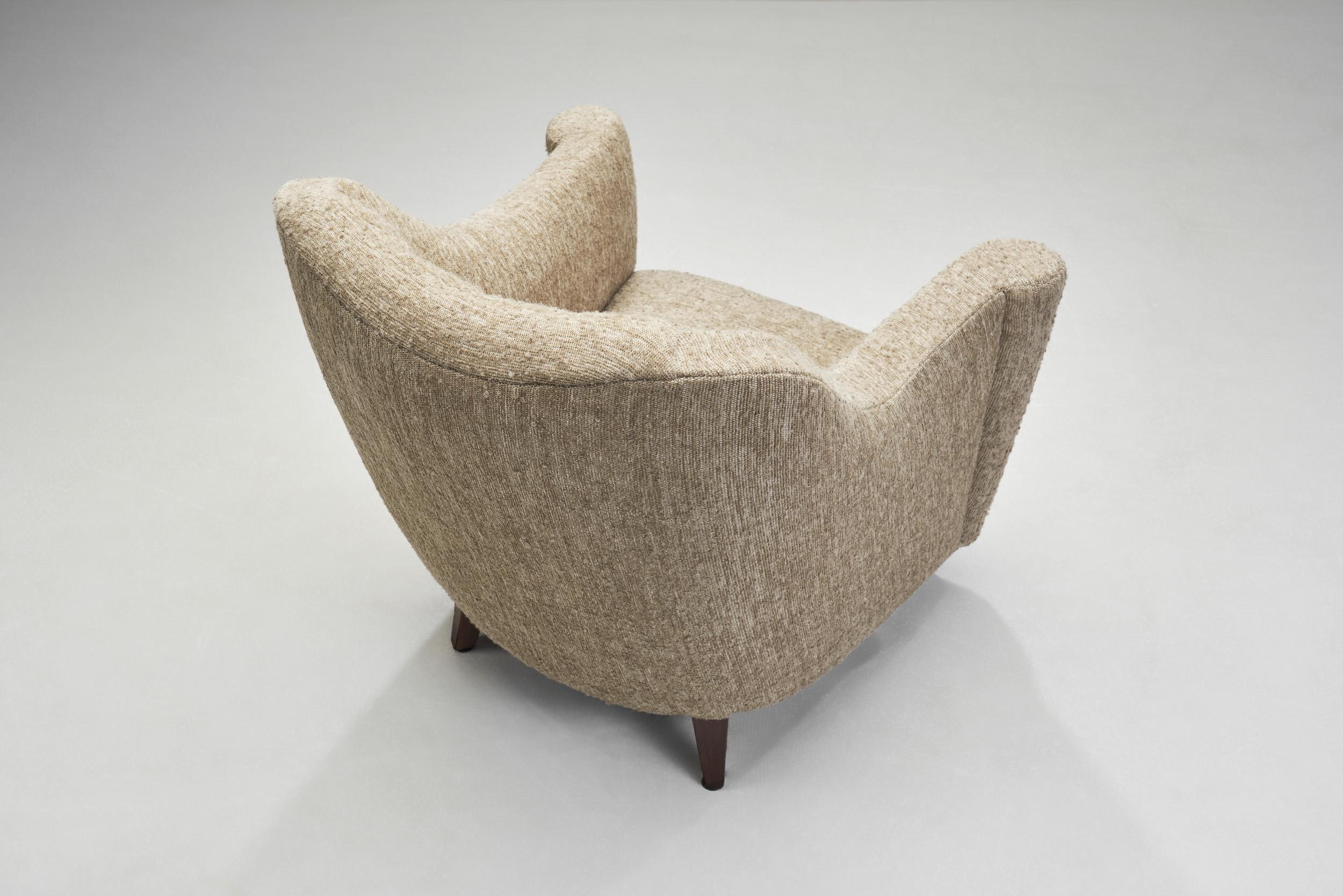 Upholstered Italian Mid-Century Armchair, Italy 20th Century For Sale 2