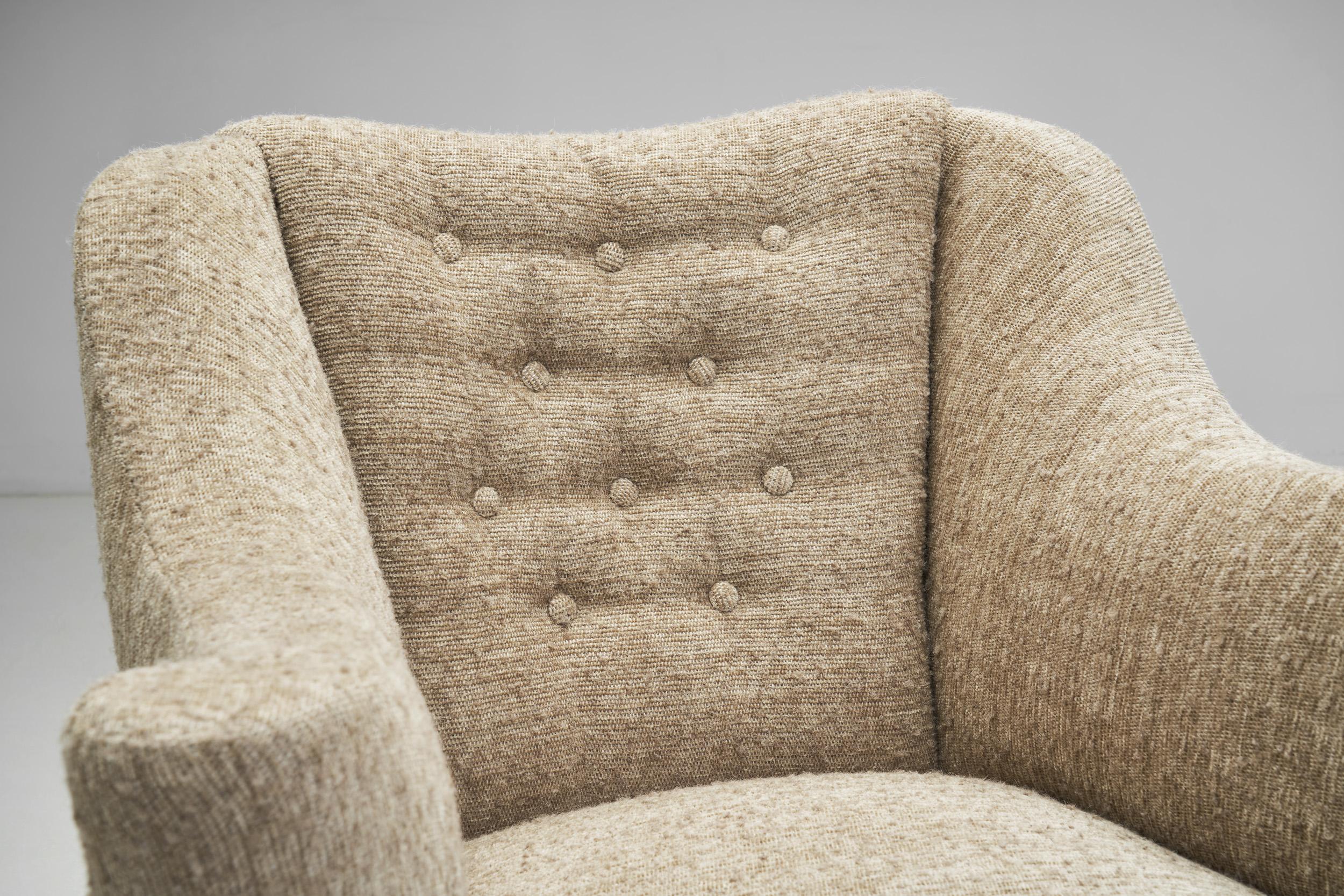 Upholstered Italian Mid-Century Armchair, Italy 20th Century For Sale 3