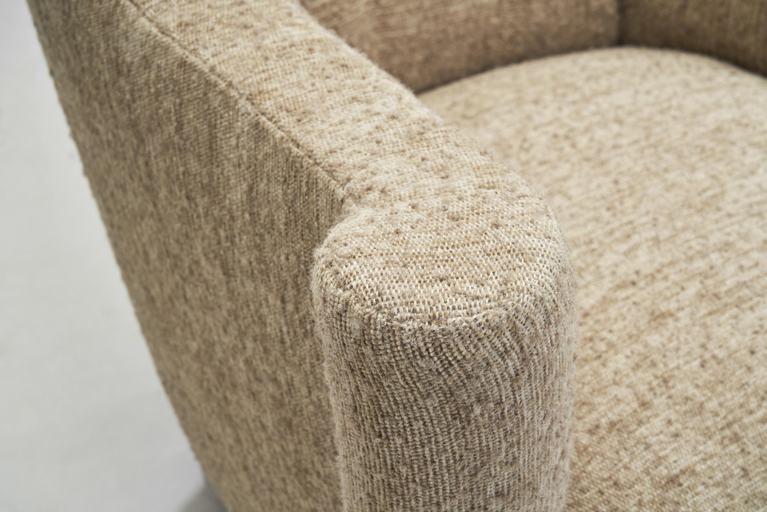 Upholstered Italian Mid-Century Armchair, Italy 20th Century For Sale 4