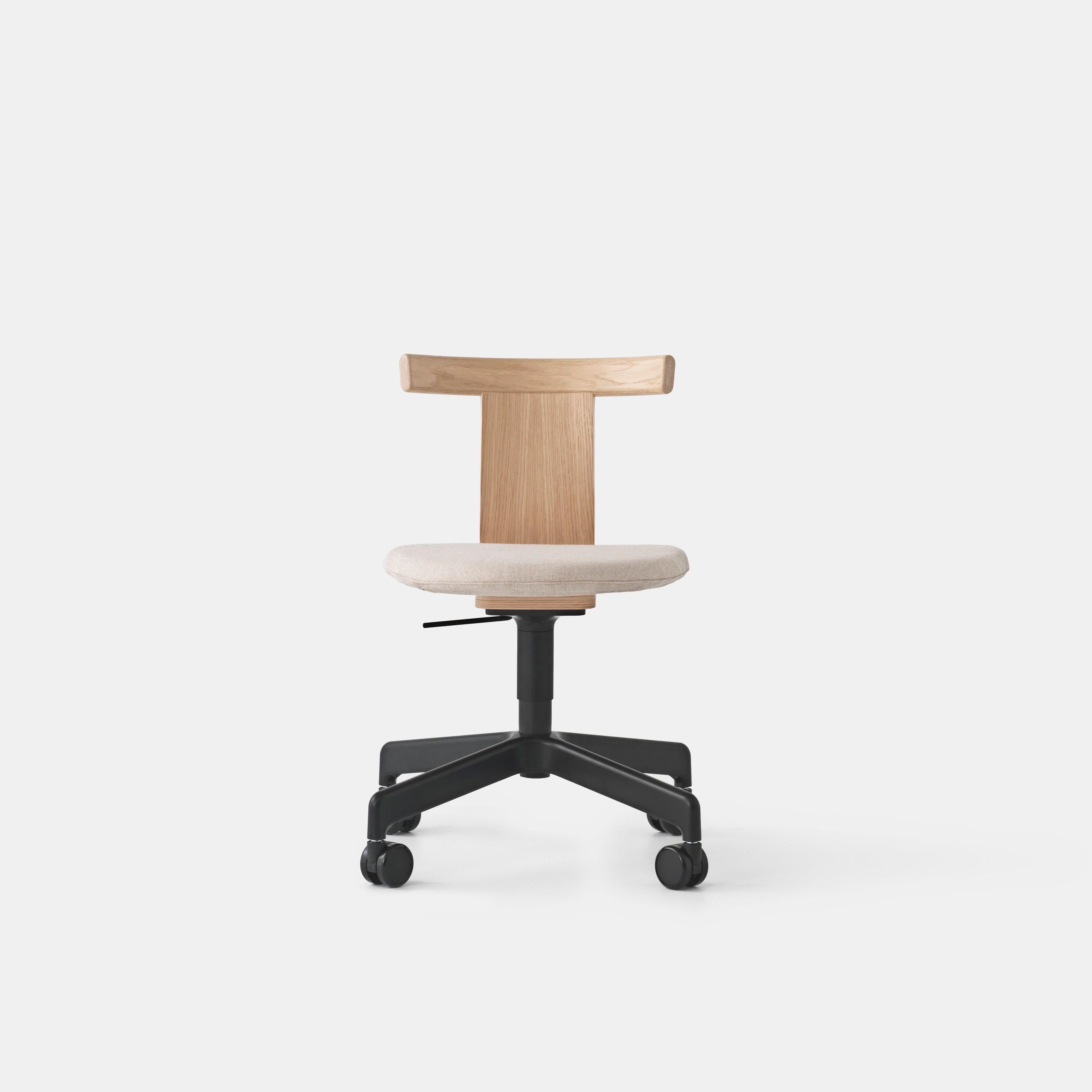 Postmoderne Chaise pivotante Jiro rembourrée avec roulettes par Resident en vente