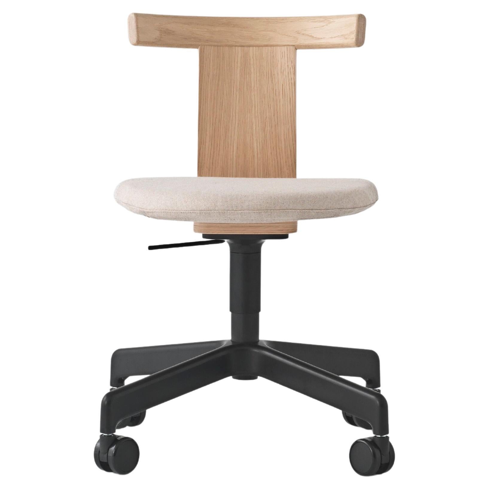 Chaise pivotante Jiro rembourrée avec roulettes par Resident en vente