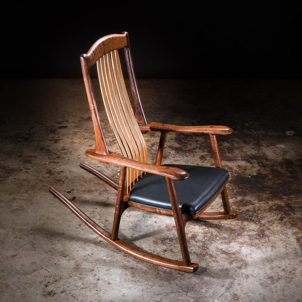 Américain Chaise à bascule Kenebec tapissée avec lattes flexibles d'Erickson Woodworking en vente