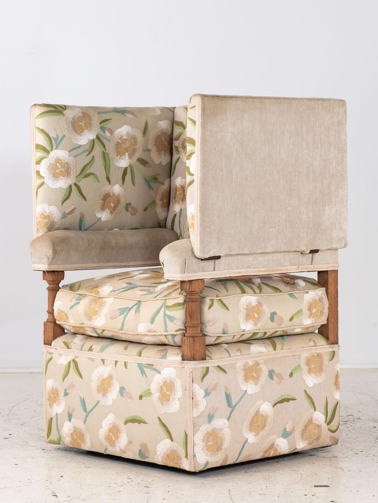 Poltrona imbottita in stile Knowle, Inghilterra Inizio XX secolo. in vendita 5