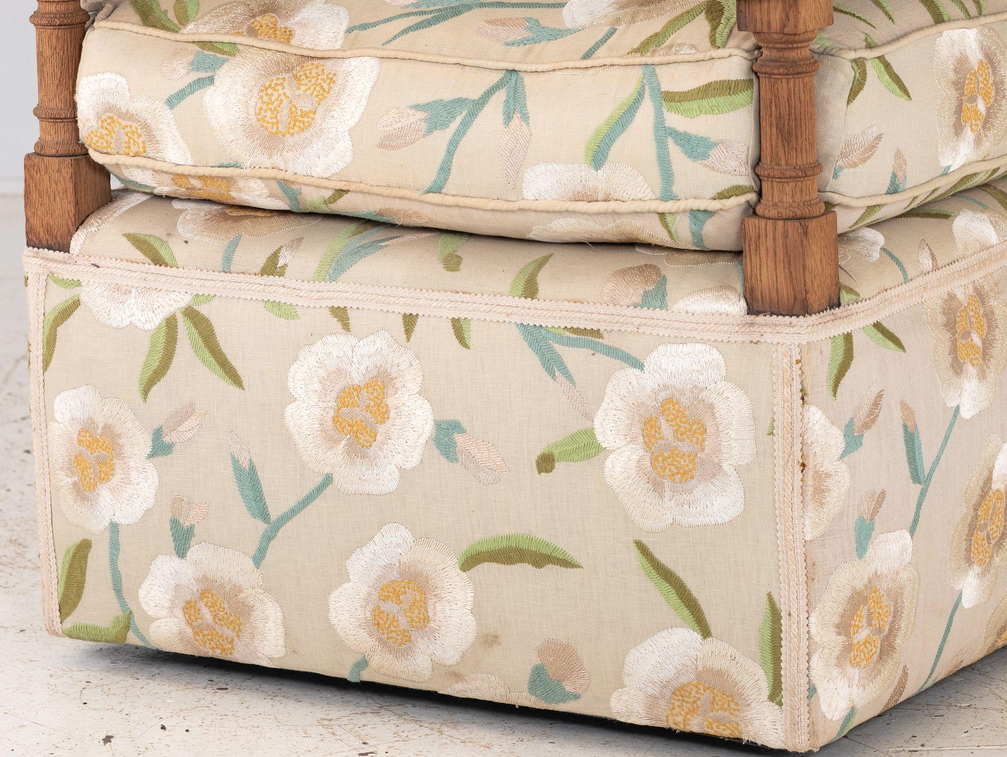 Poltrona imbottita in stile Knowle, Inghilterra Inizio XX secolo. in vendita 9