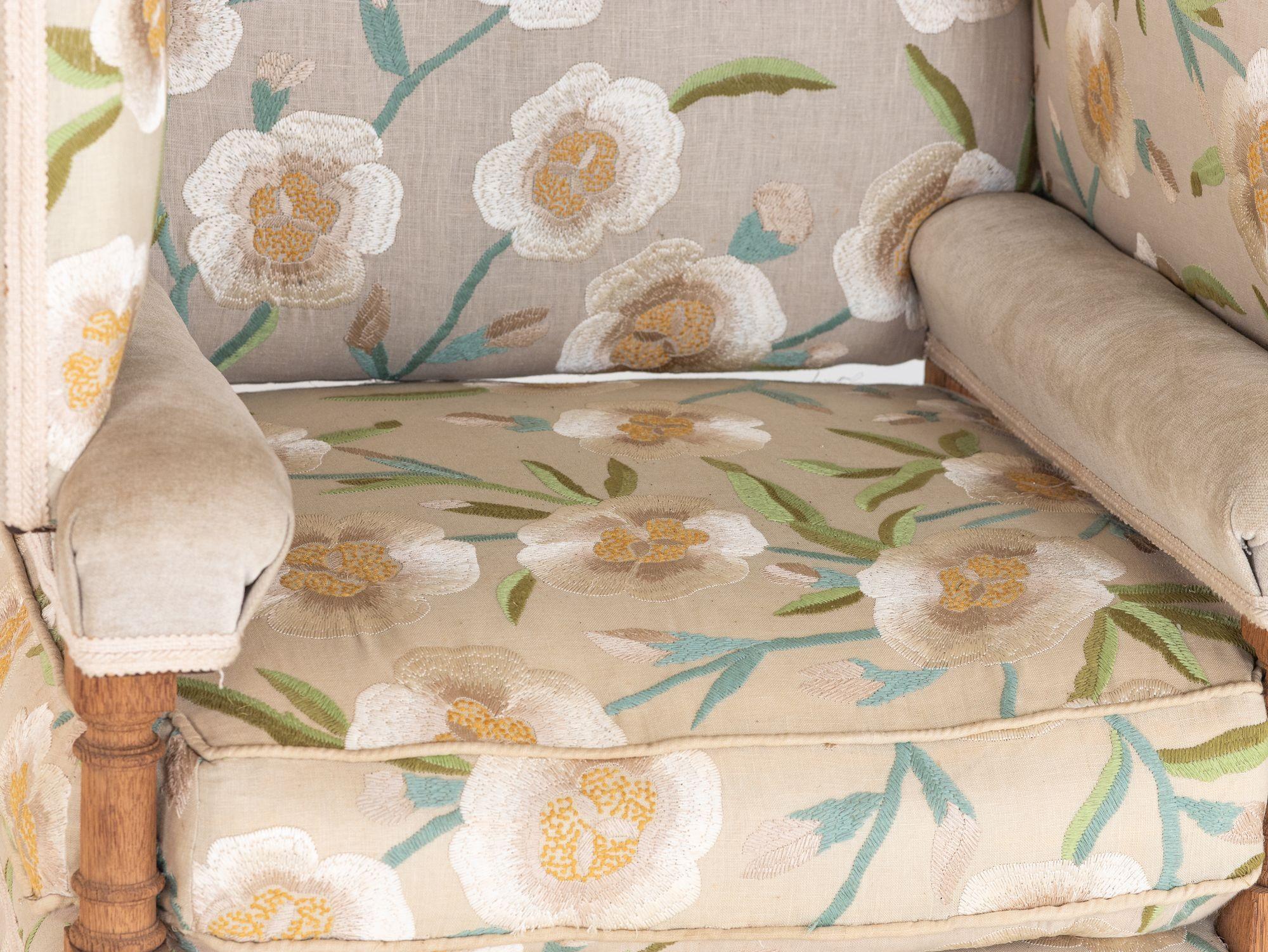 Poltrona imbottita in stile Knowle, Inghilterra Inizio XX secolo. in vendita 10