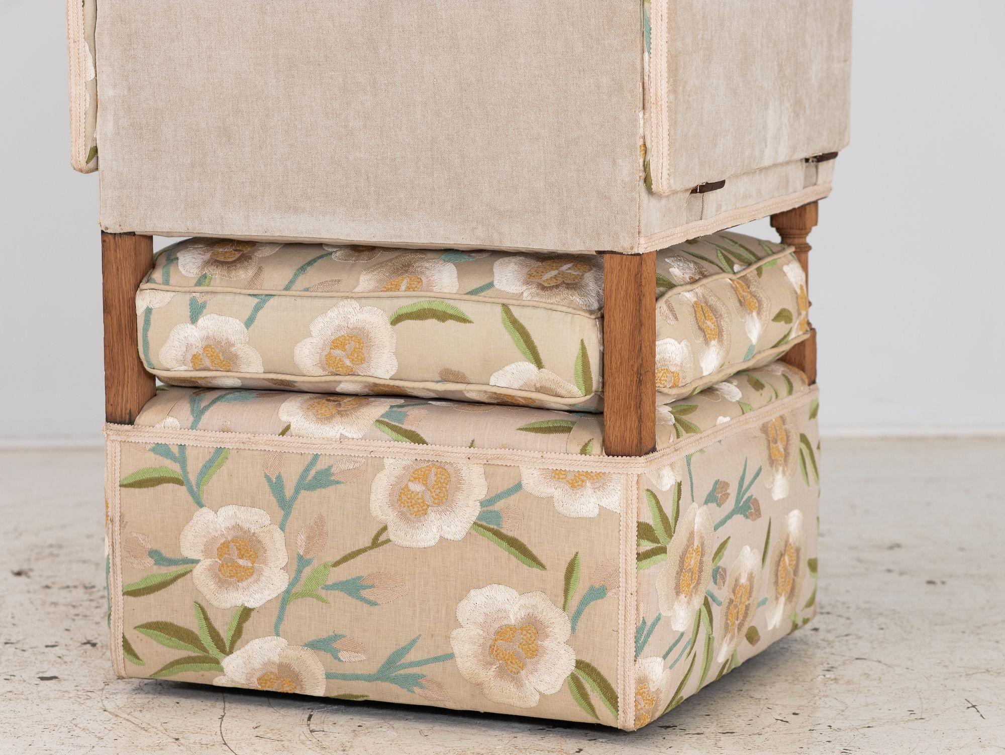 Poltrona imbottita in stile Knowle, Inghilterra Inizio XX secolo. in vendita 2