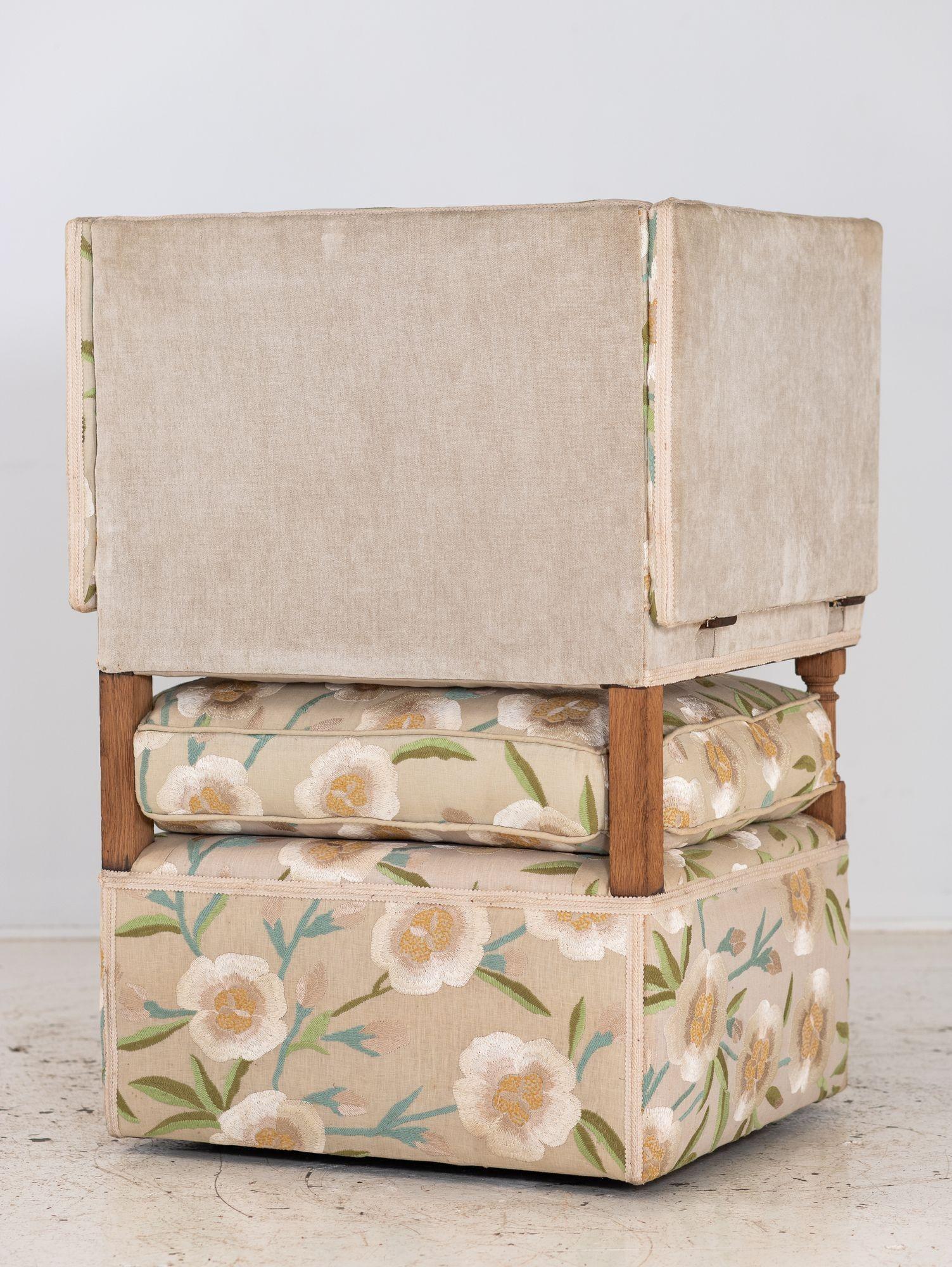 Poltrona imbottita in stile Knowle, Inghilterra Inizio XX secolo. in vendita 3