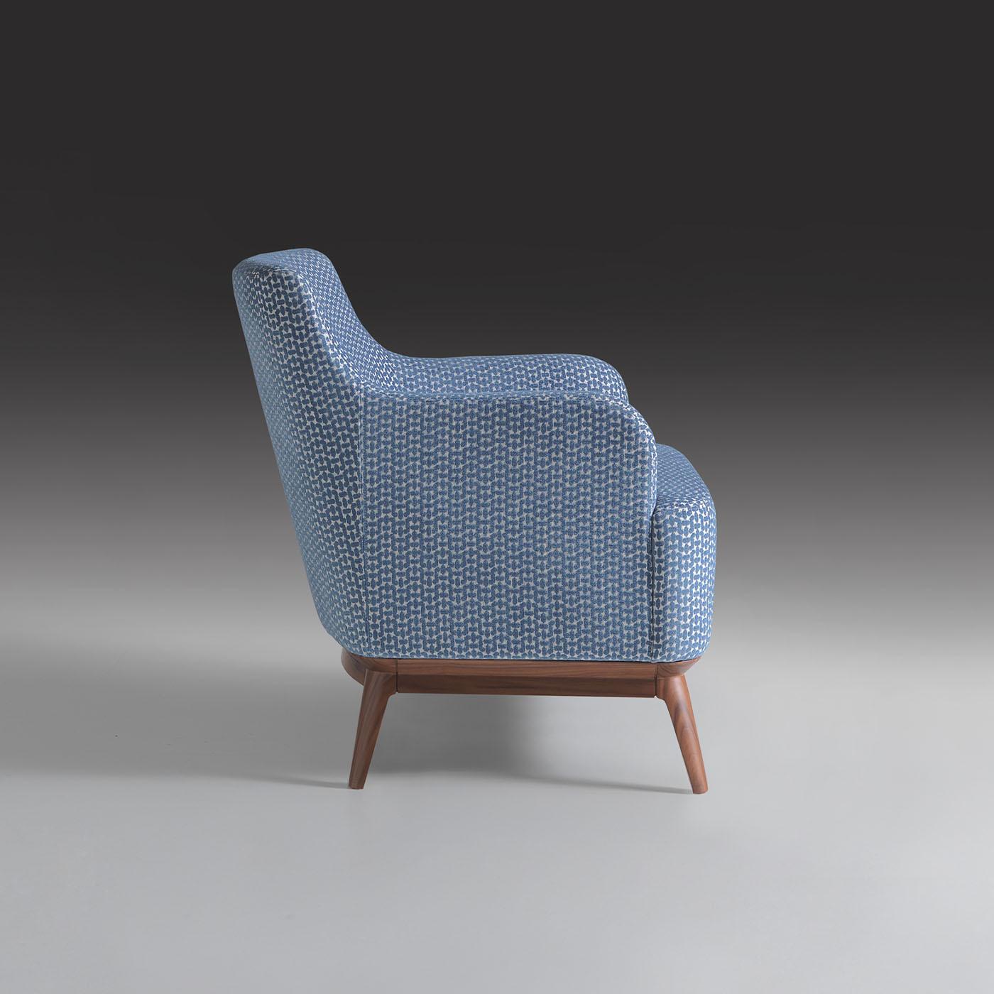 italien Upholstered Light Blue Armchair With Canaletto Walnut Feet by Annibale Colombo en vente