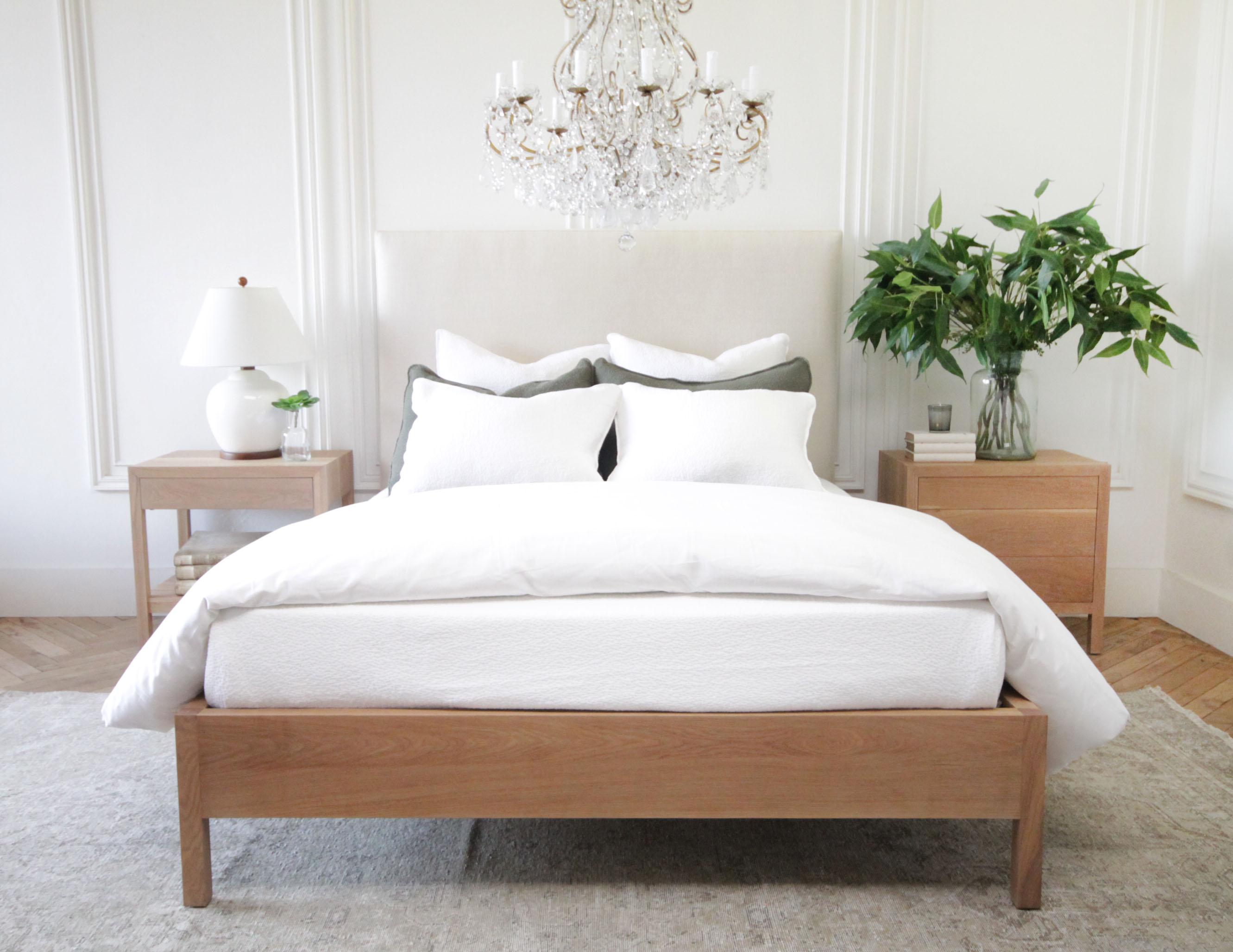 Upholstered Linen and Solid Oak Platform Bed in Queen Size 4