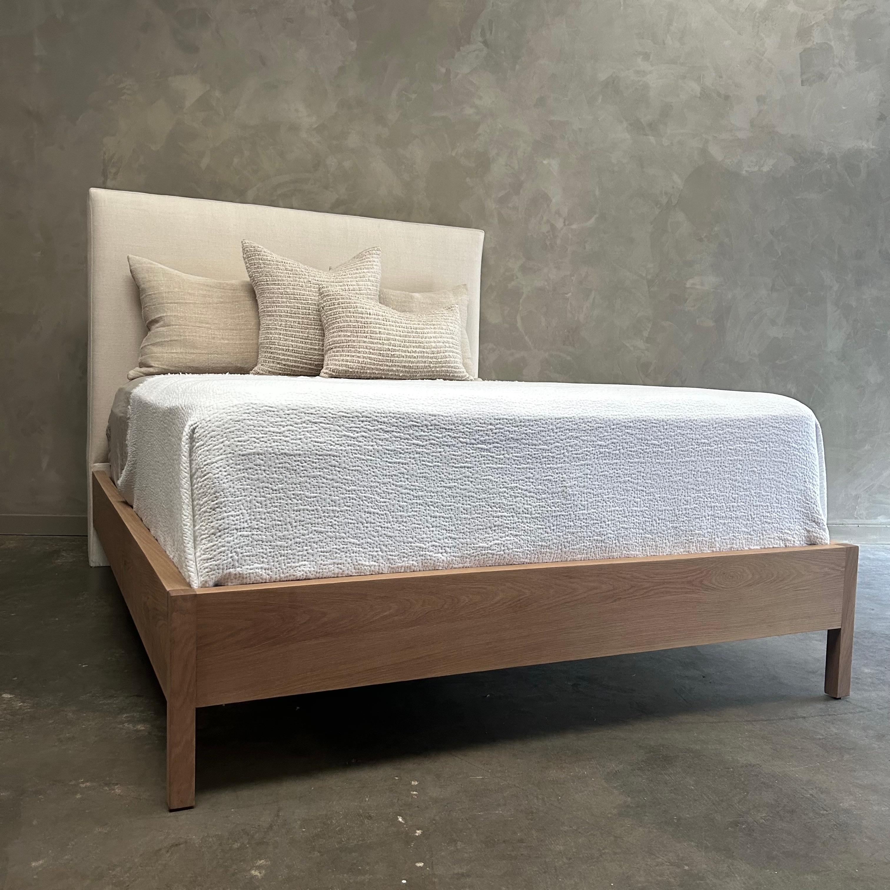 Modern Upholstered Linen and Solid Oak Platform Bed in Queen Size