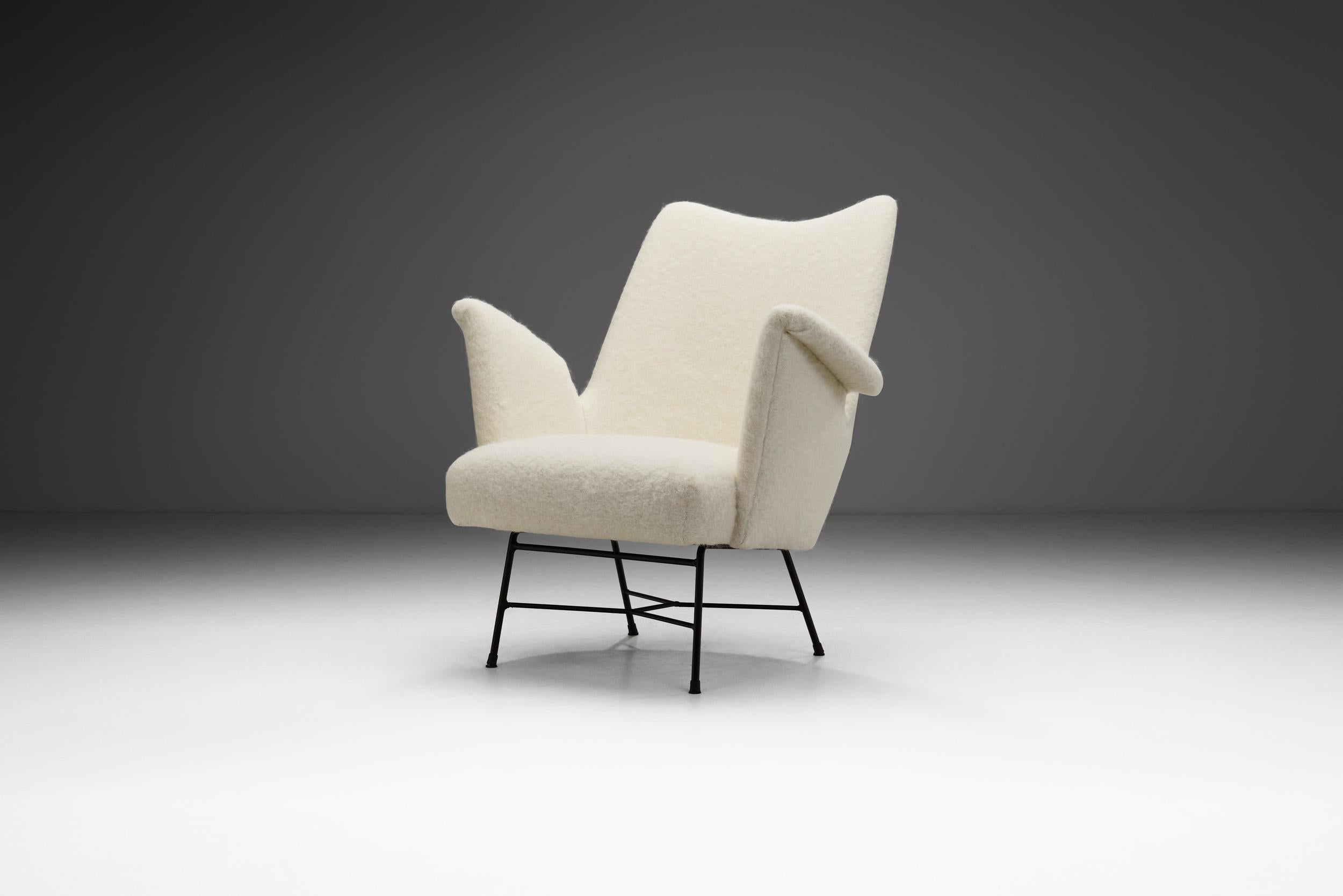 This individualistic chair possesses a look that is eternally relevant regardless of current trends, a charm that would likely be called ‘the Mid-Century Modern style’. 

The arms and back give this model a sculptural and striking appearance. This