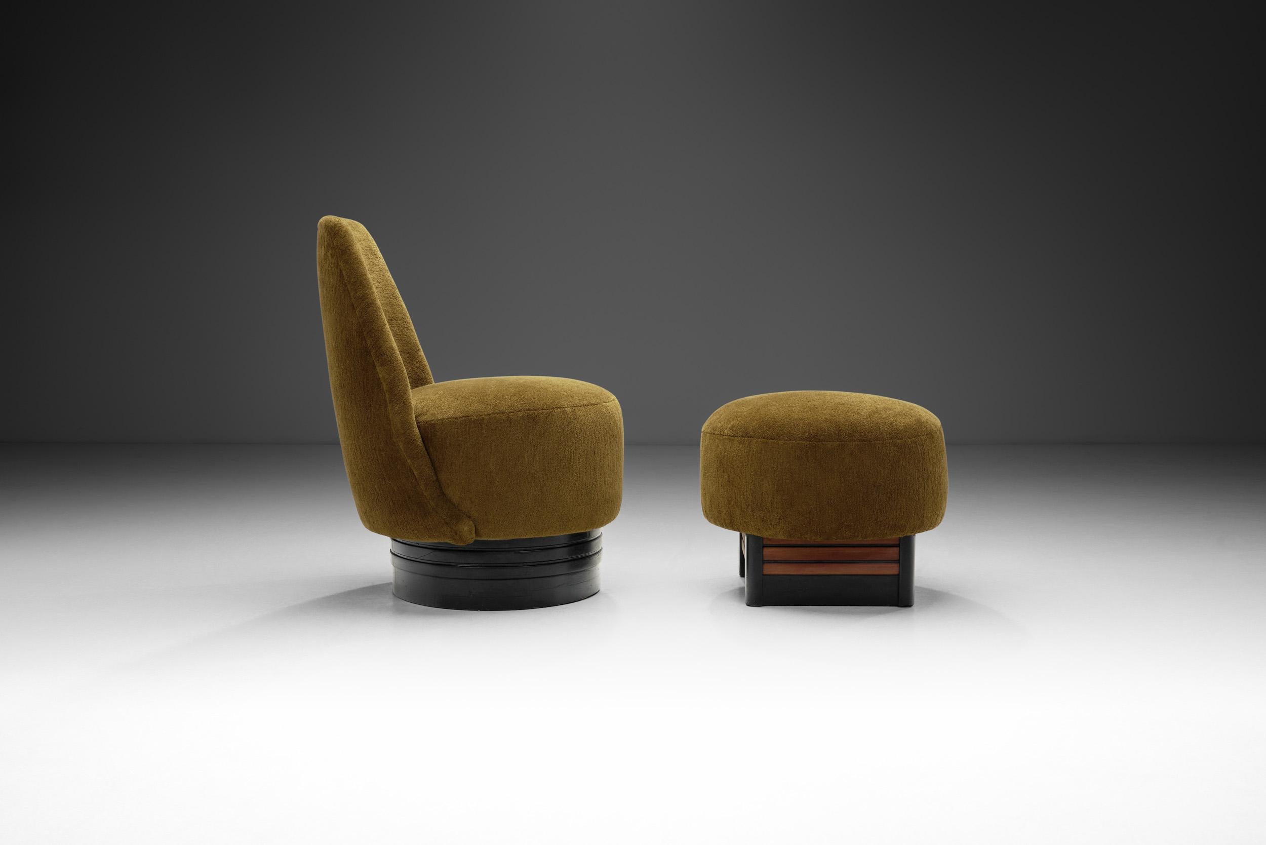 Upholstered Lounge Chair with Ottoman, Europe 20th Century In Good Condition For Sale In Utrecht, NL