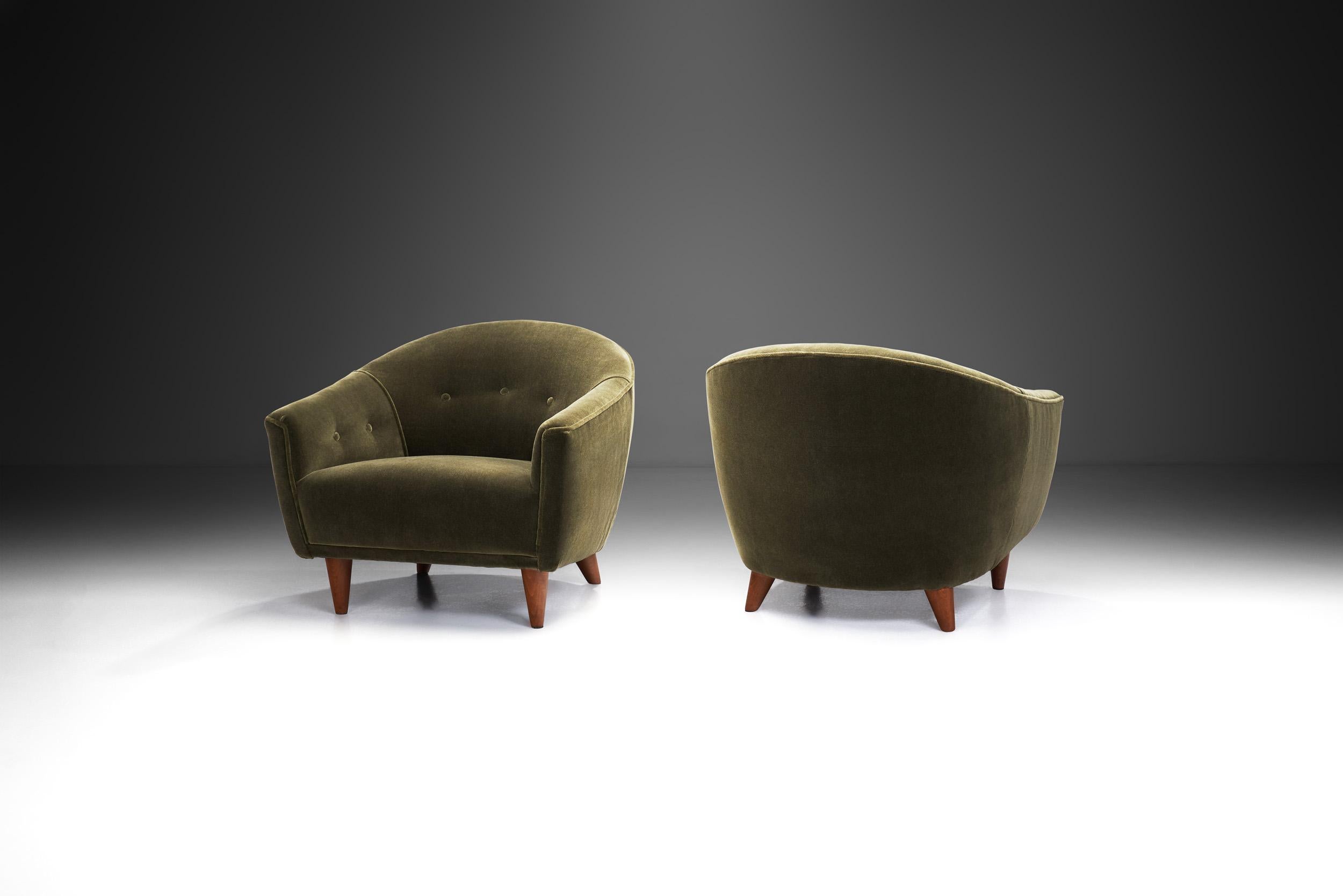 Mid-Century Modern Upholstered Lounge Chairs in Oil Green Velvet, Europe ca 1950s For Sale