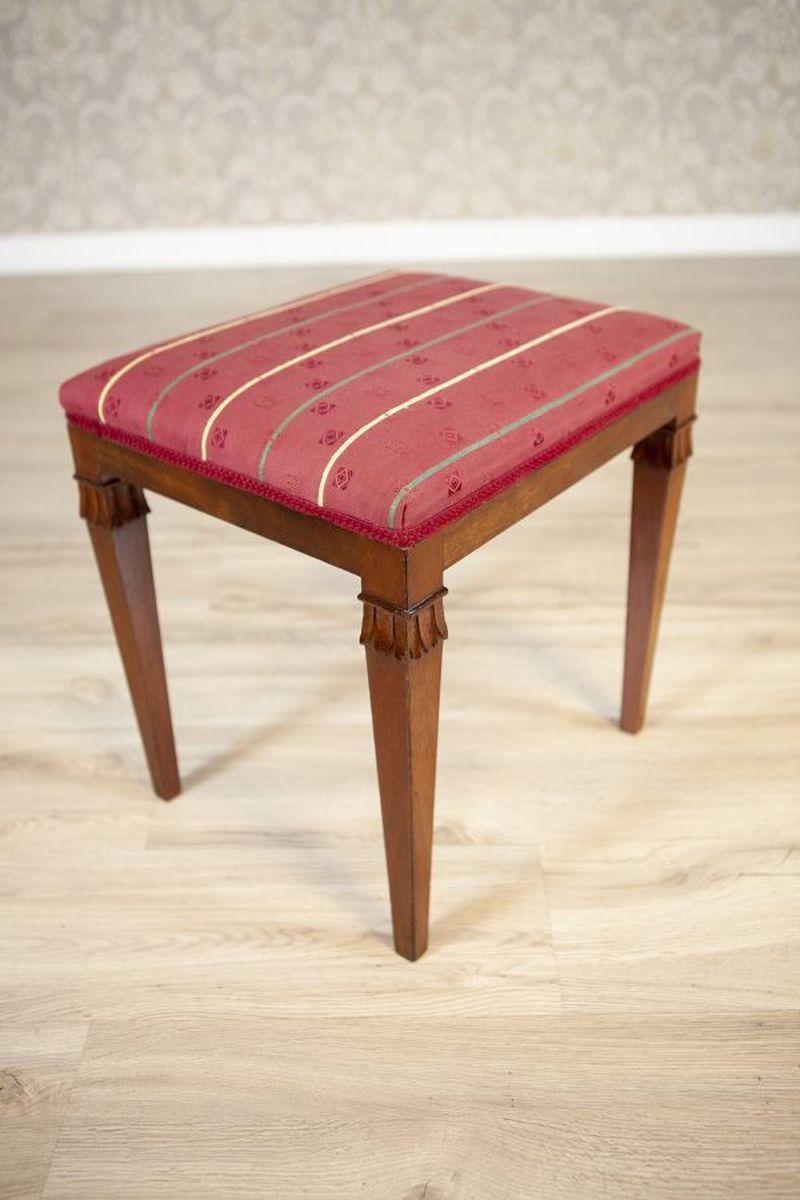 Tabouret rembourré en acajou du 20ème siècle Bon état - En vente à Opole, PL
