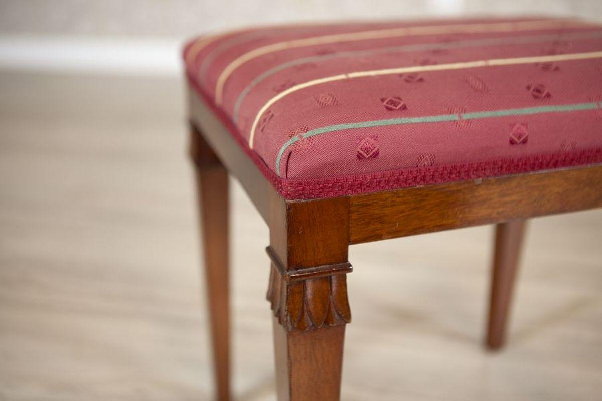 Tissu d'ameublement Tabouret rembourré en acajou du 20ème siècle en vente