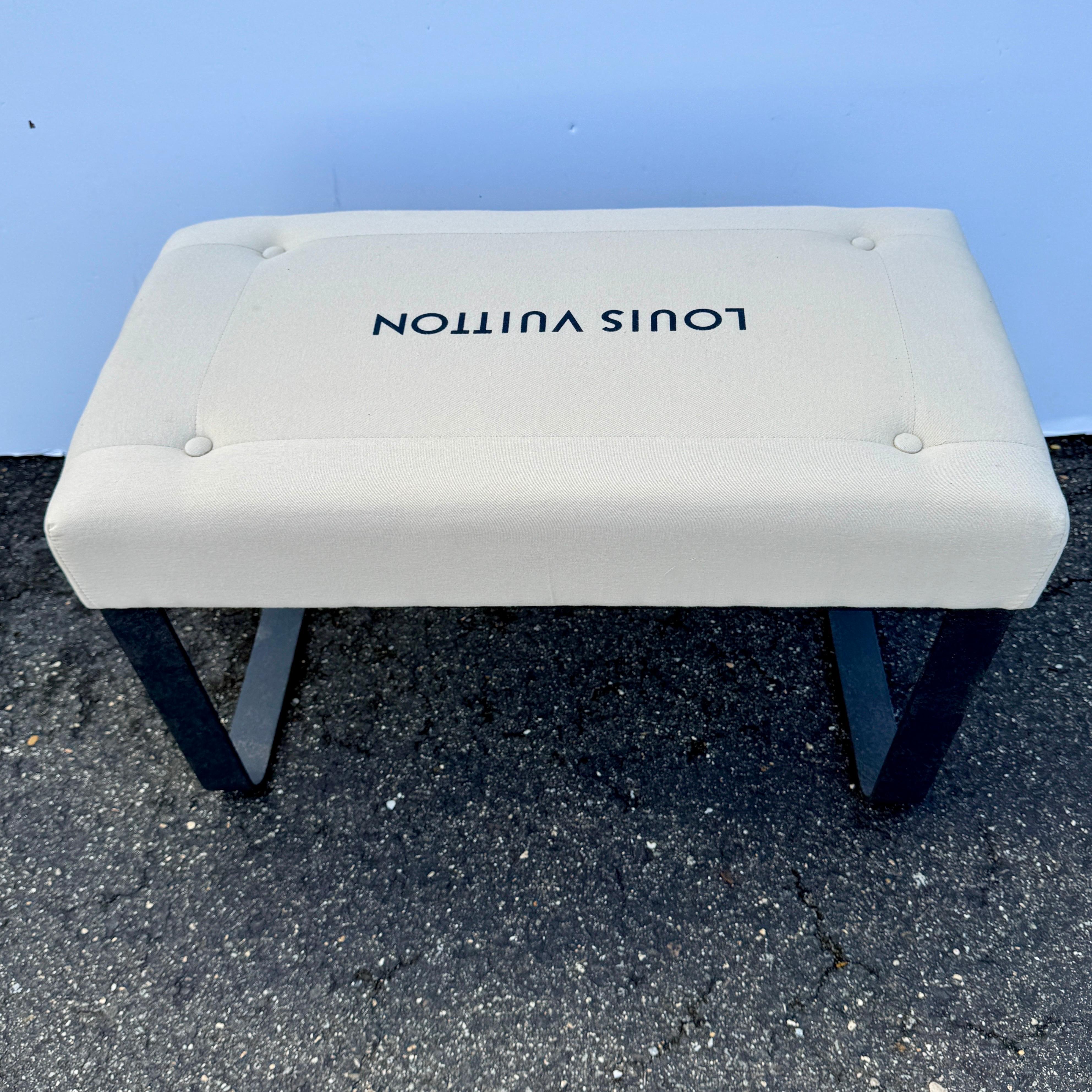 Banc en métal tapissé avec tissu Louis Vuitton, moderne du milieu du siècle dernier en vente 2