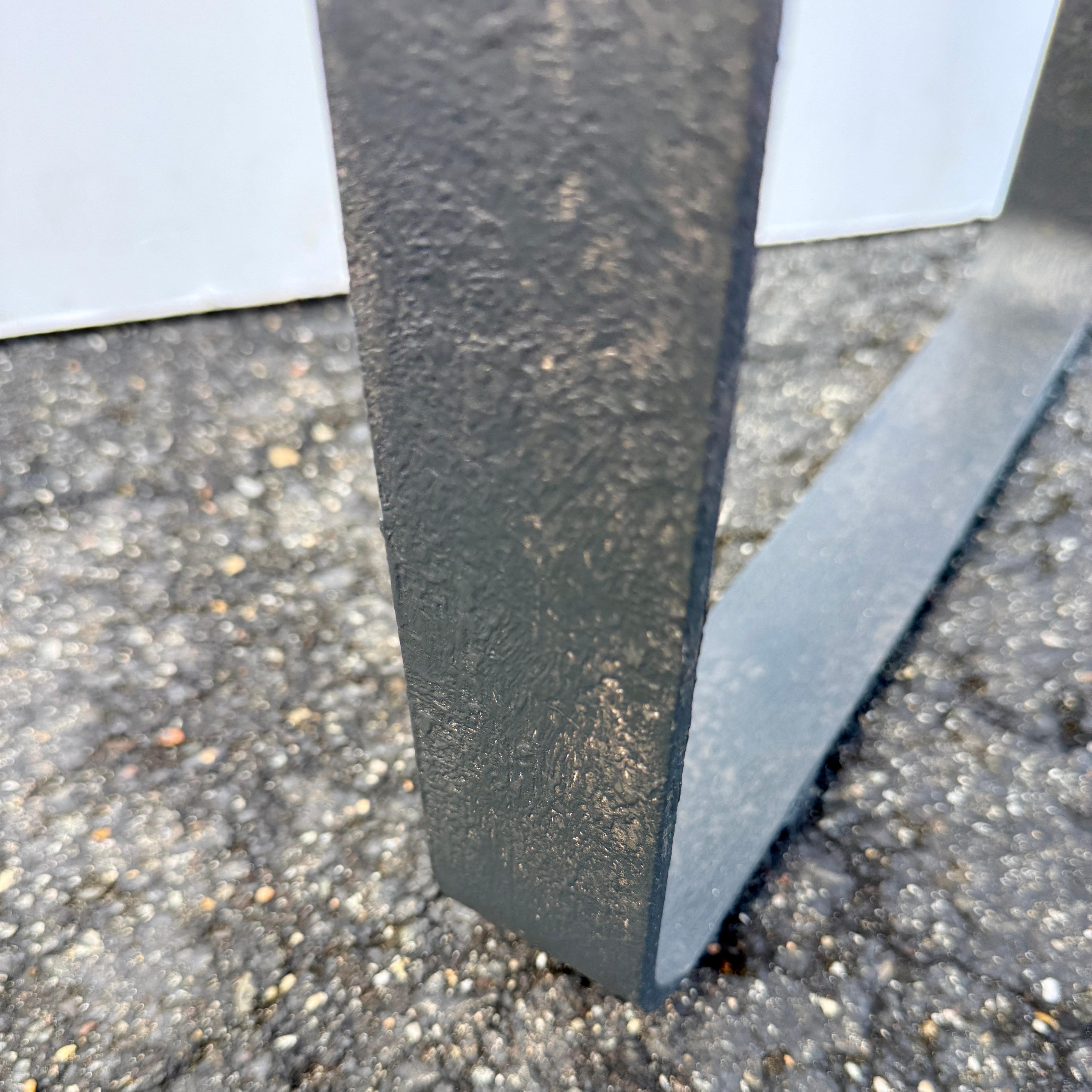 Banc en métal tapissé avec tissu Louis Vuitton, moderne du milieu du siècle dernier en vente 5