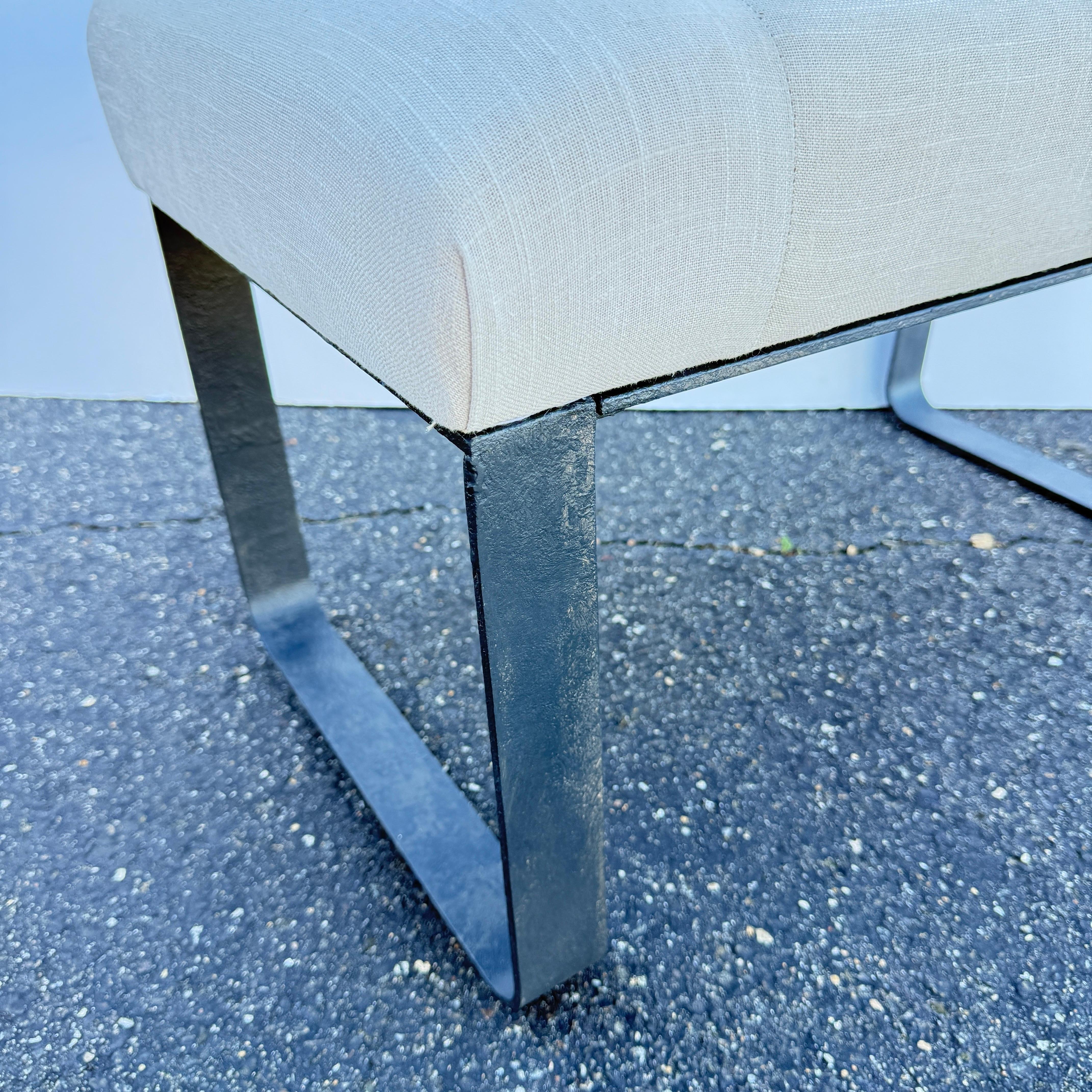 Banc en métal tapissé avec tissu Louis Vuitton, moderne du milieu du siècle dernier en vente 6