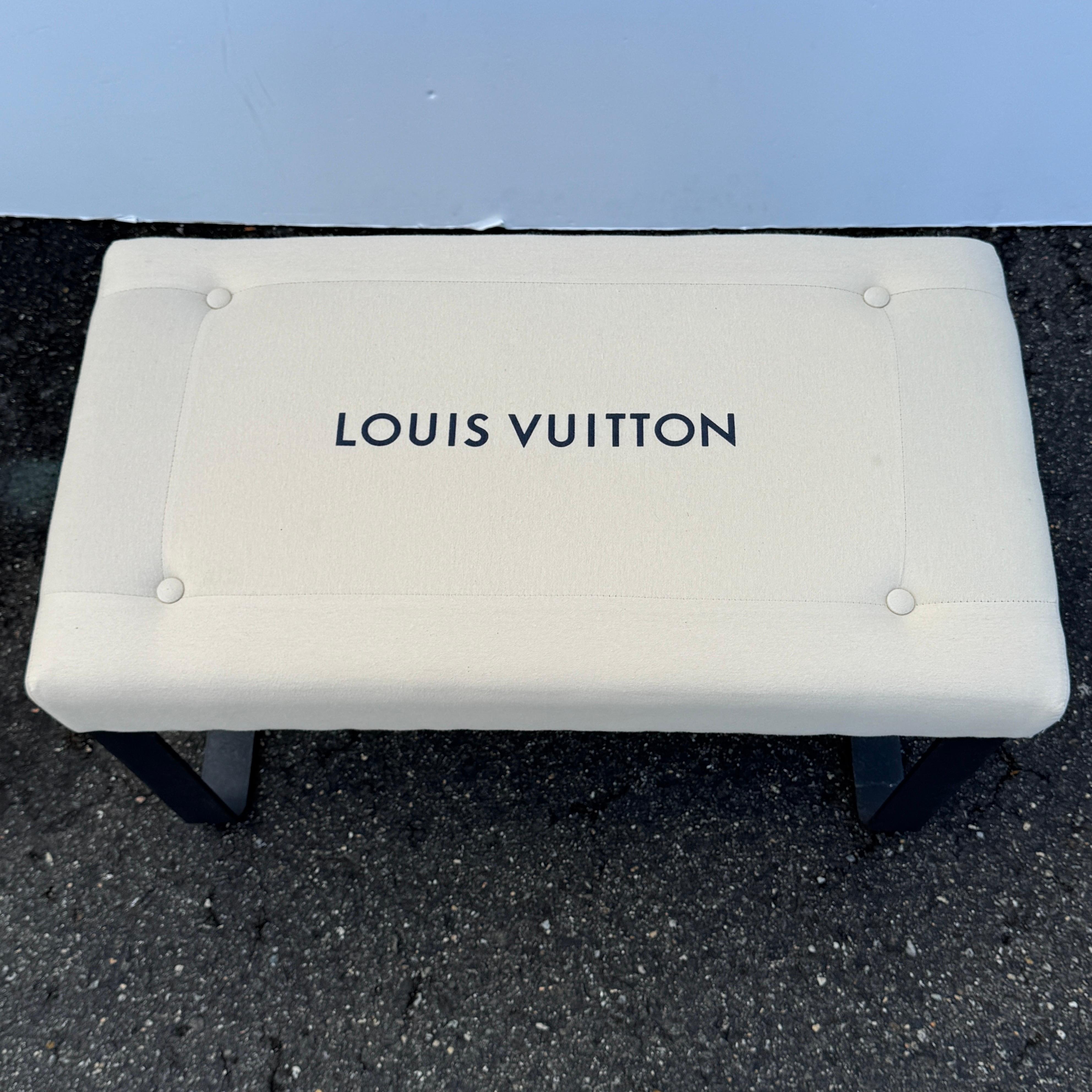 Européen Banc en métal tapissé avec tissu Louis Vuitton, moderne du milieu du siècle dernier en vente
