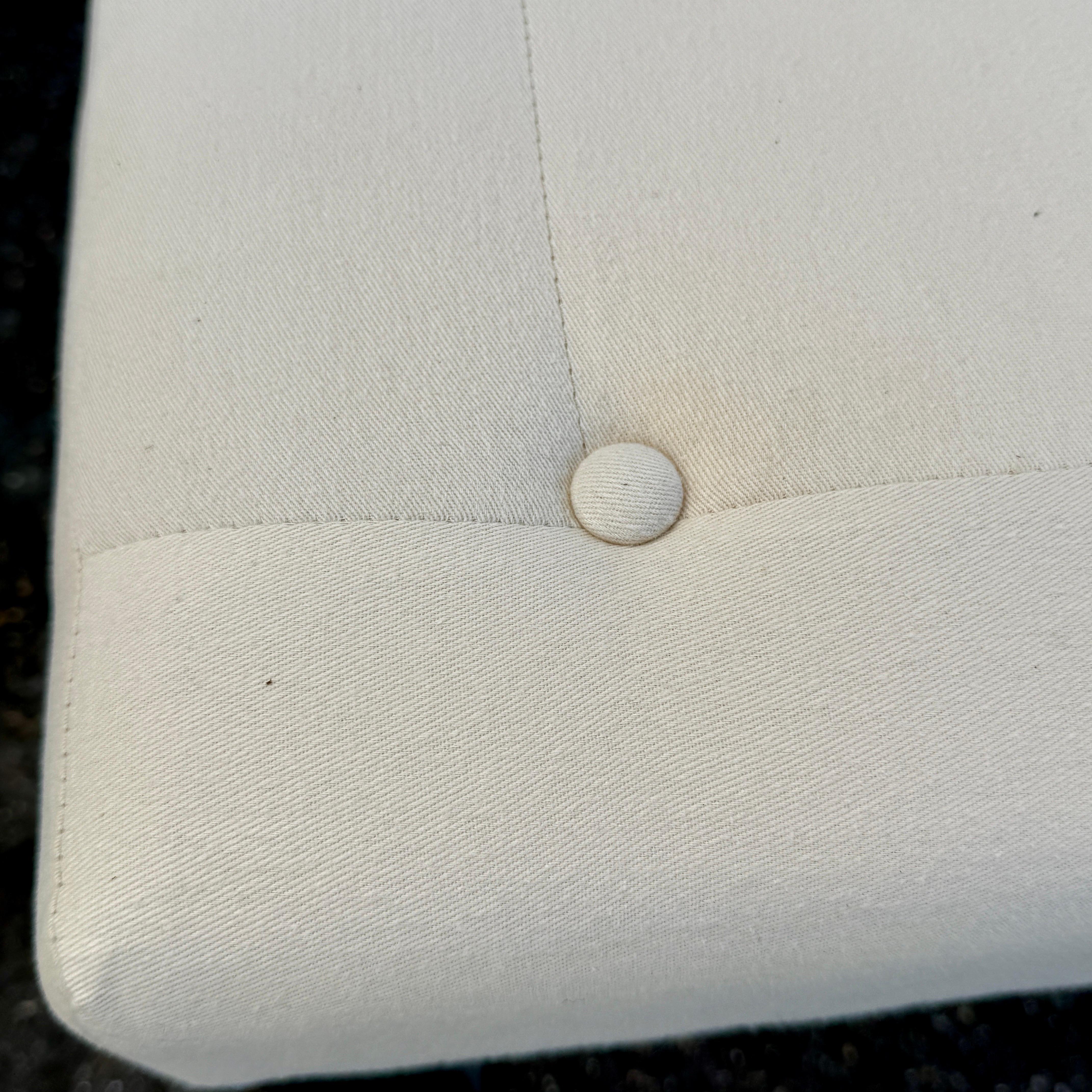 Peint à la main Banc en métal tapissé avec tissu Louis Vuitton, moderne du milieu du siècle dernier en vente