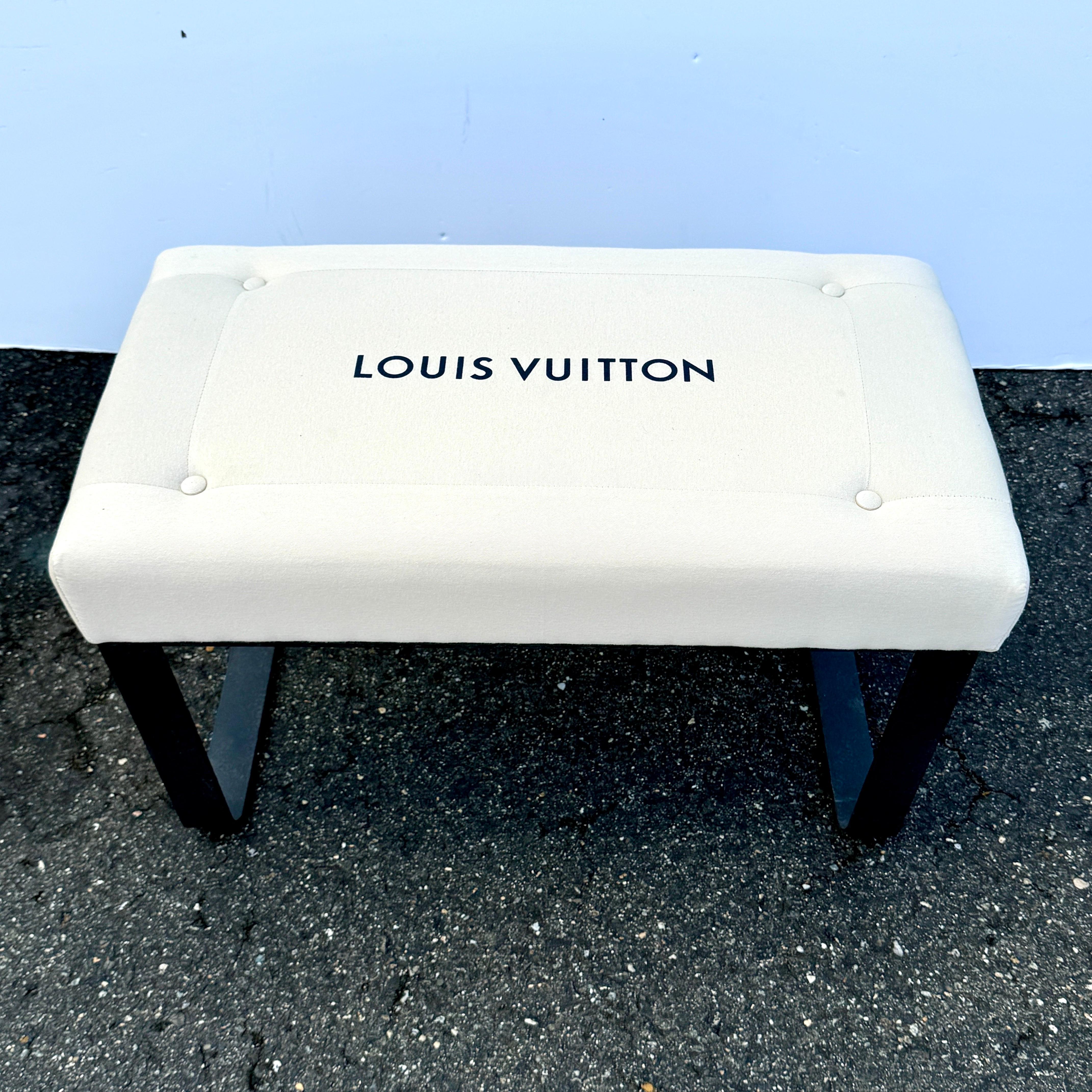 Banc en métal tapissé avec tissu Louis Vuitton, moderne du milieu du siècle dernier Bon état - En vente à Haddonfield, NJ