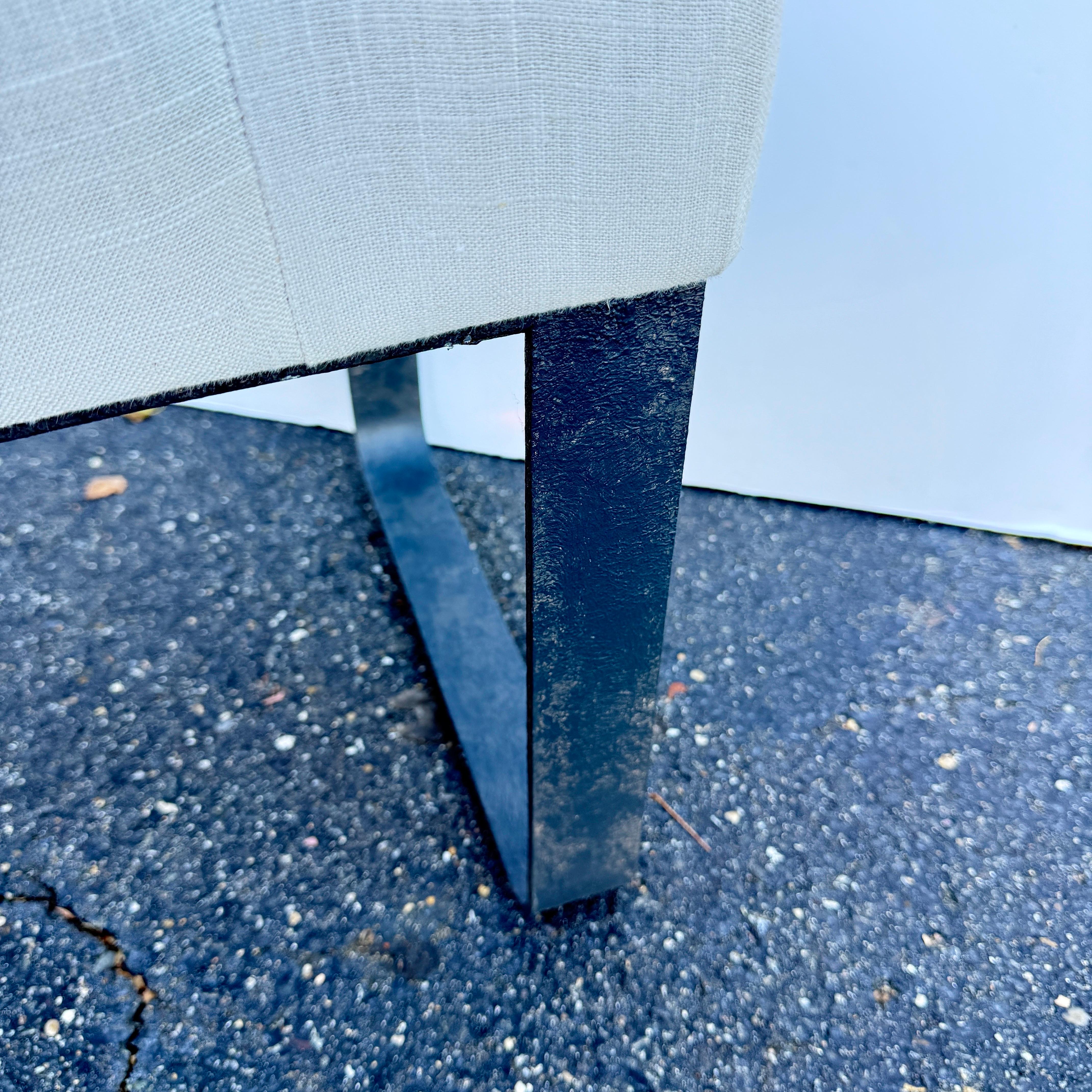 Peinture Banc en métal tapissé avec tissu Louis Vuitton, moderne du milieu du siècle dernier en vente