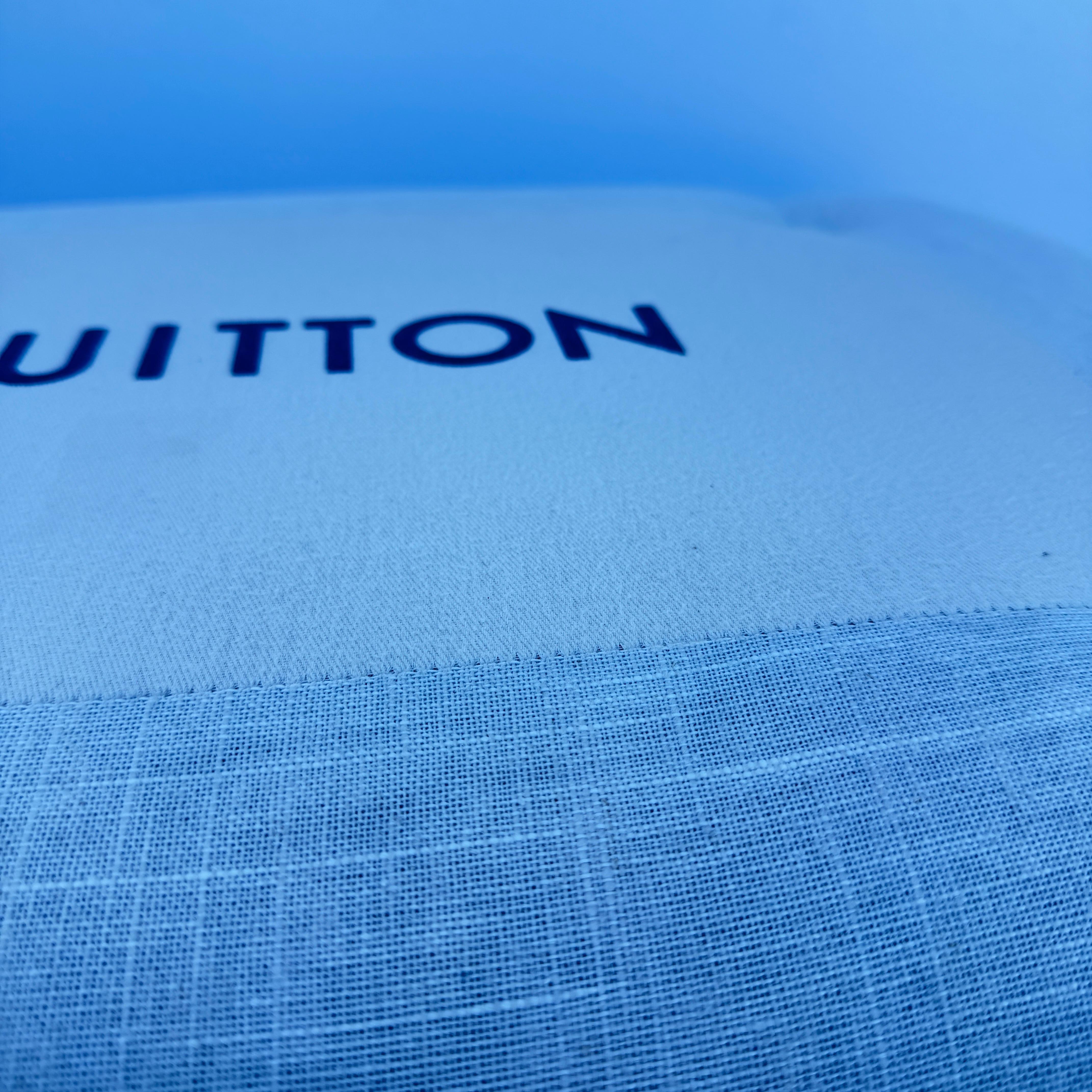 Banc en métal tapissé avec tissu Louis Vuitton, moderne du milieu du siècle dernier en vente 1