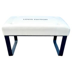 Banco de metal tapizado con tela Louis Vuitton, Moderno de mediados de siglo