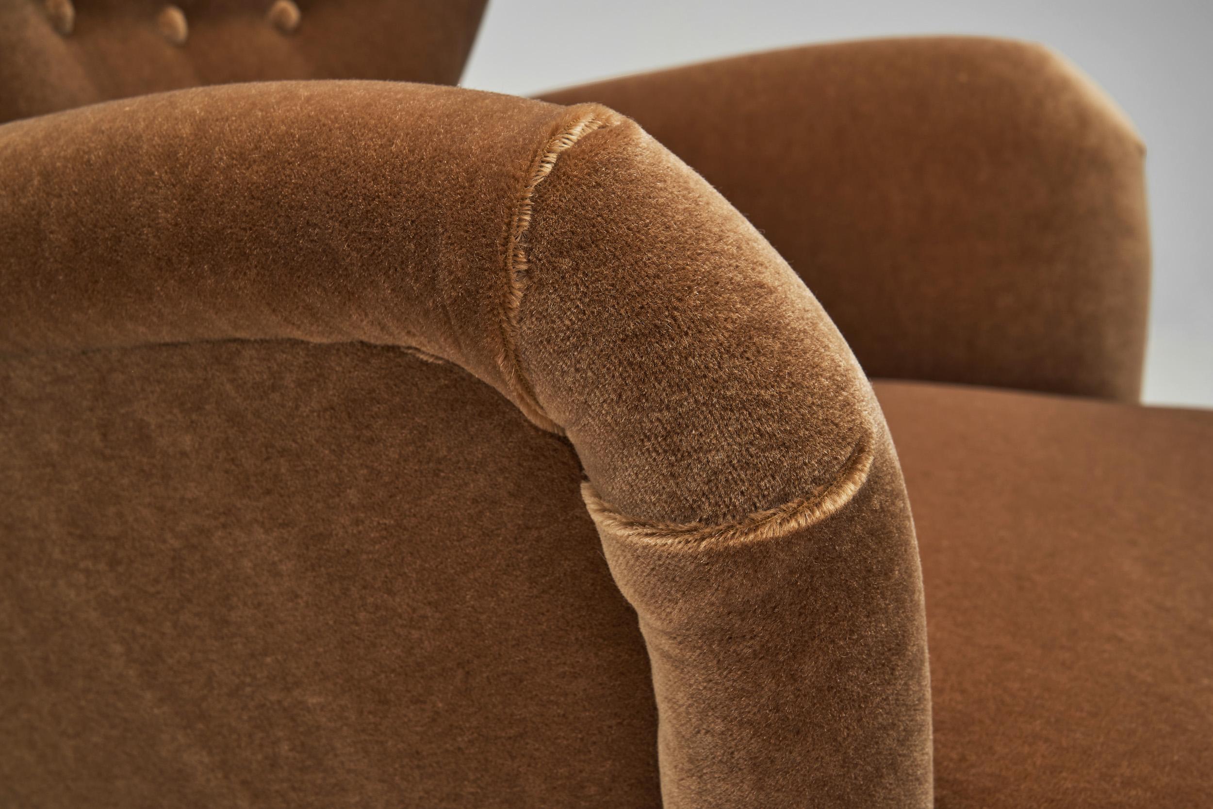 Upholstered Mid-Century Modern Armchair, Europe 20th Century 7