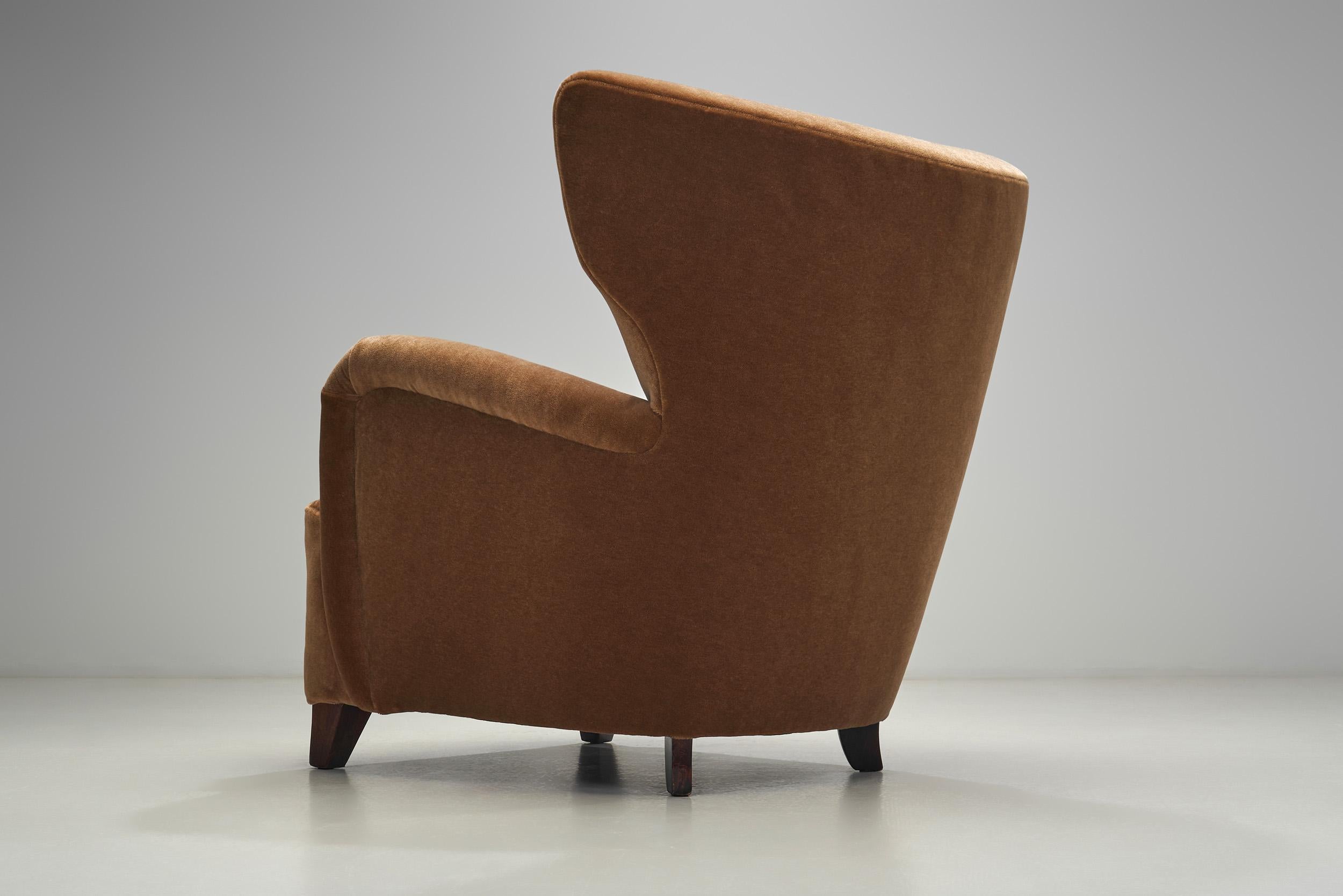 Upholstered Mid-Century Modern Armchair, Europe 20th Century 10