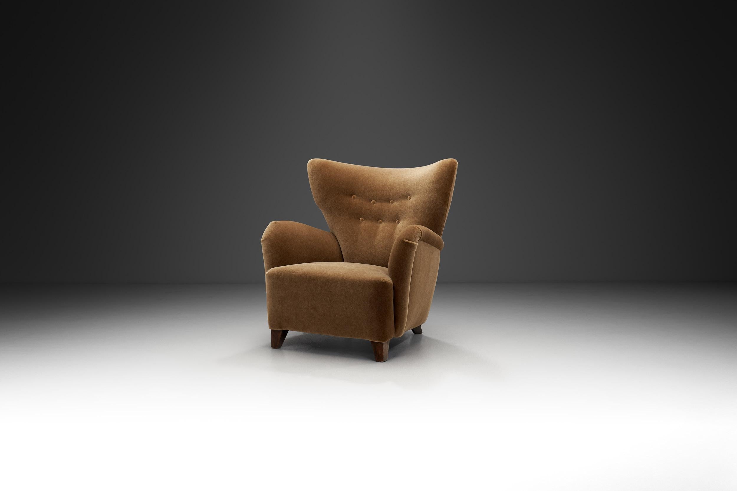European designers led the way in furniture design innovation and style during the mid-century period. They combined traditional craftsmanship, minimalist design and the highest quality materials with the inspiration brought on by new industrial