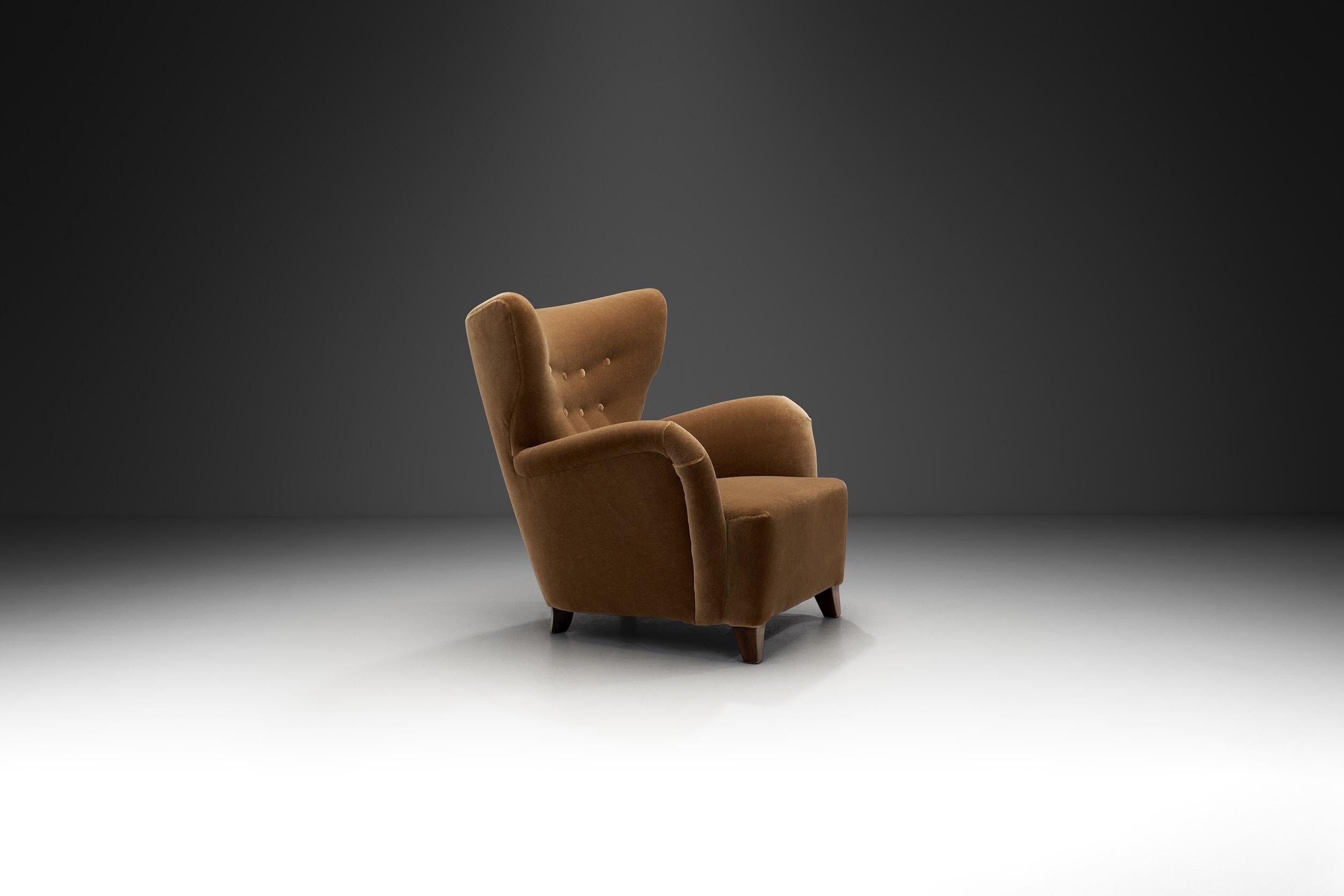 Upholstered Mid-Century Modern Armchair, Europe 20th Century In Good Condition In Utrecht, NL