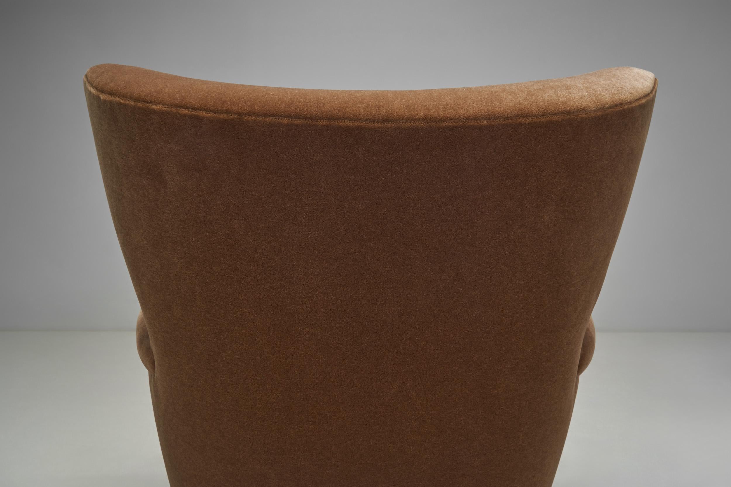 Upholstered Mid-Century Modern Armchair, Europe 20th Century 4