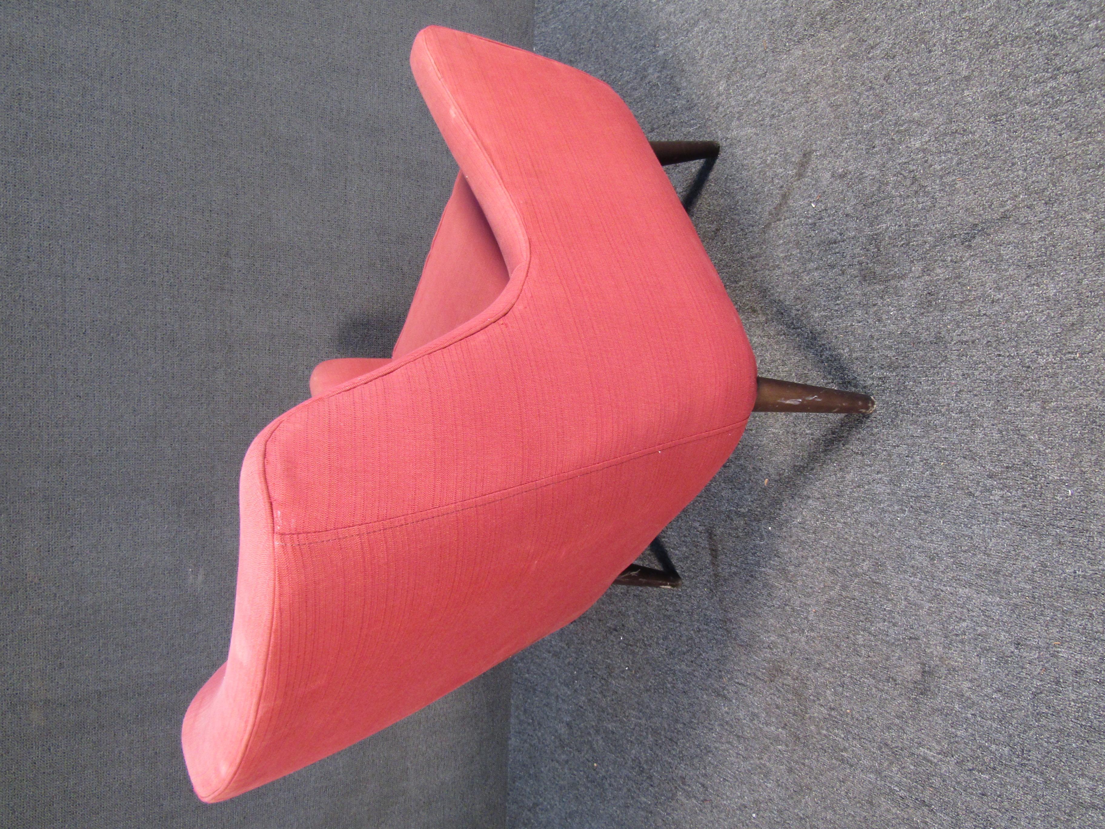 Mid-Century Modern Lounge Chair For Sale 2