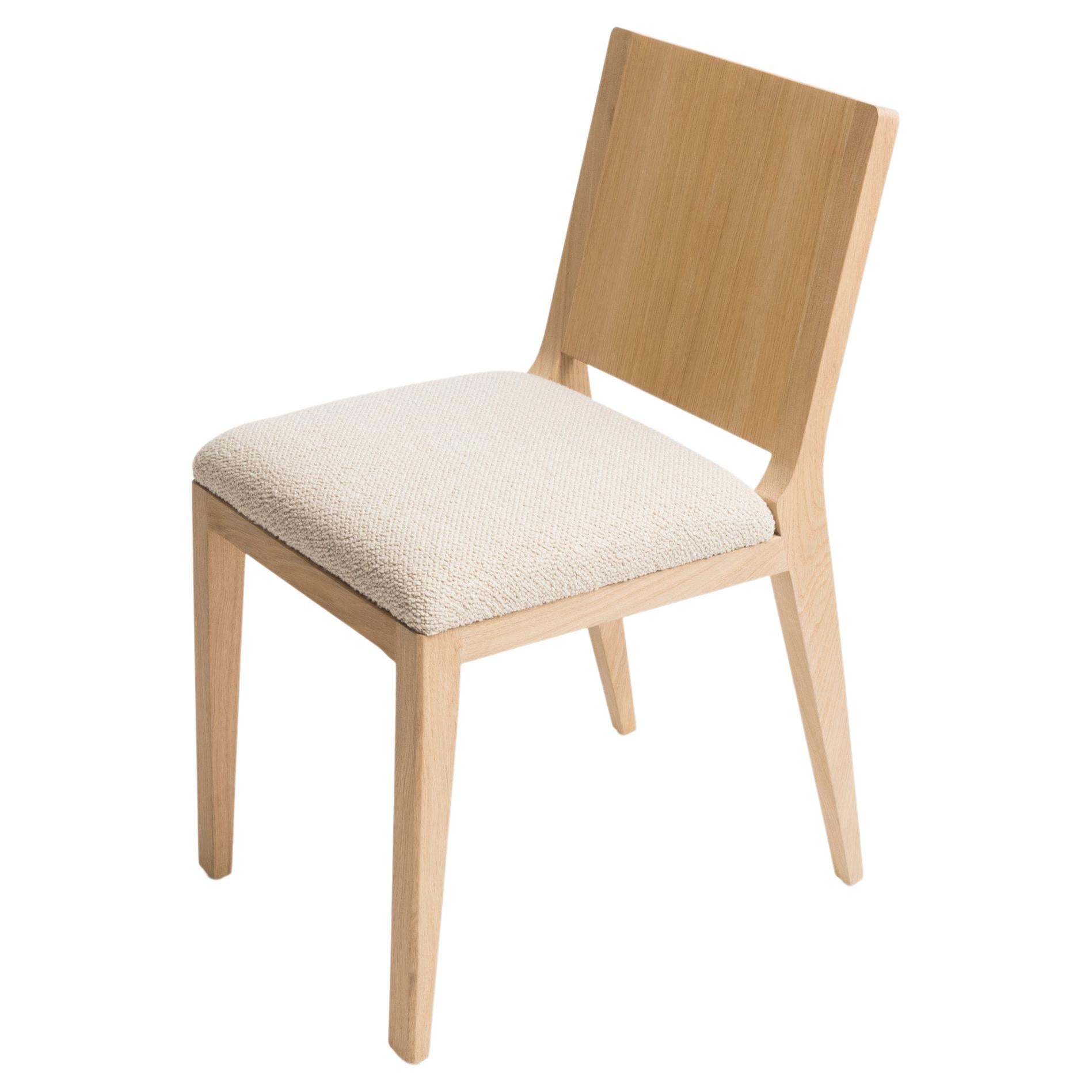 Chaise contemporaine en chêne rembourrée om5.1 de mjiila en vente