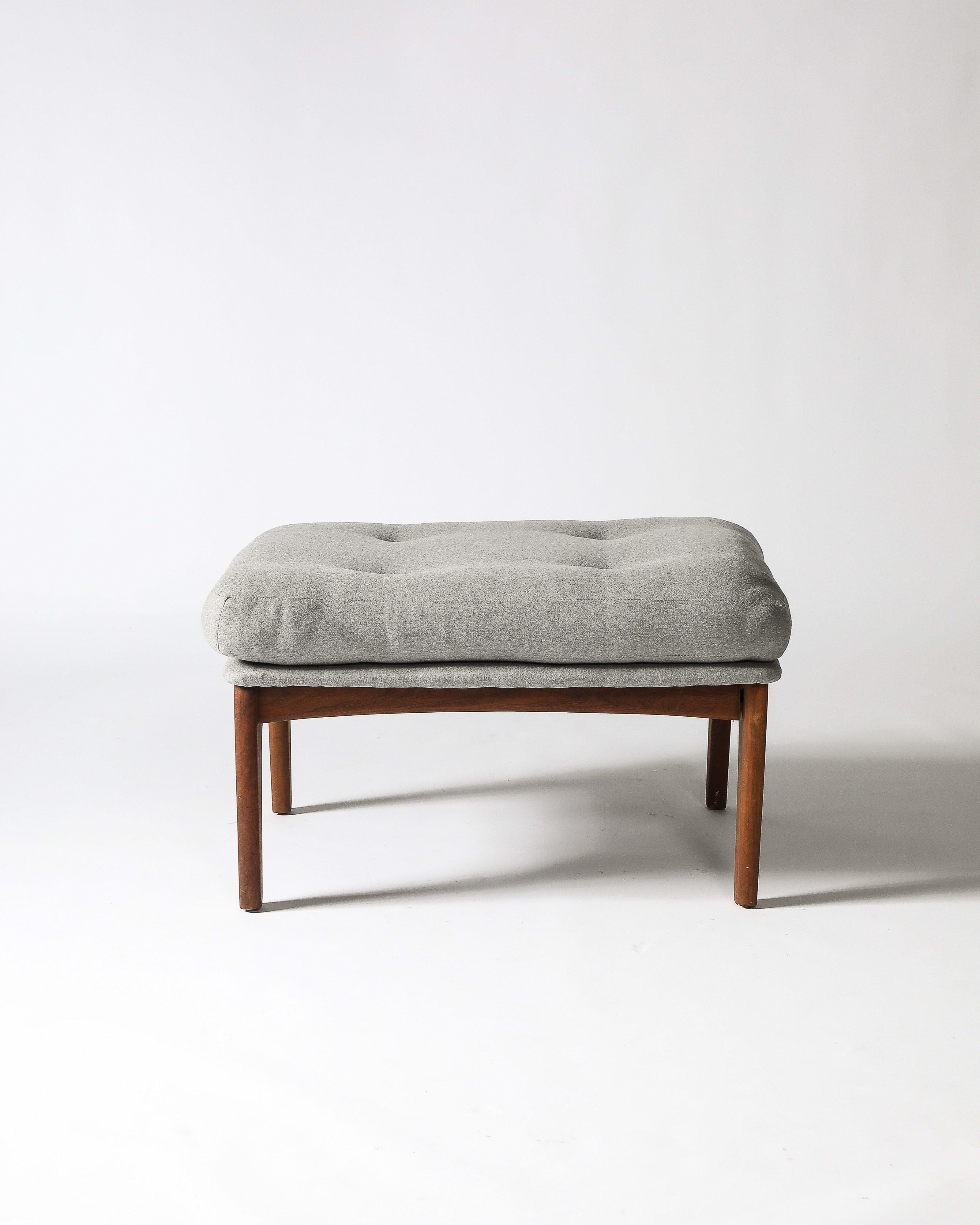 Otomana Tapizada Teca, Tapicería Reciente Dinamarca, c. 1960 Danés en venta