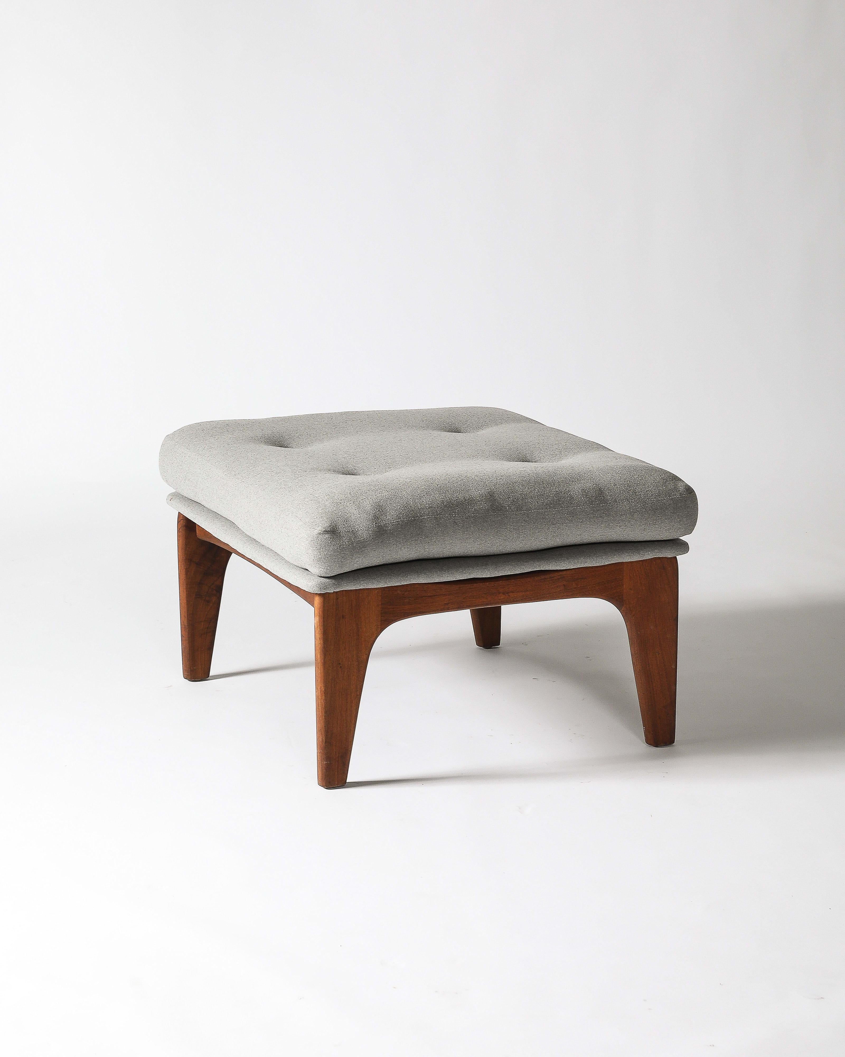 Otomana Tapizada Teca, Tapicería Reciente Dinamarca, c. 1960 siglo XX en venta