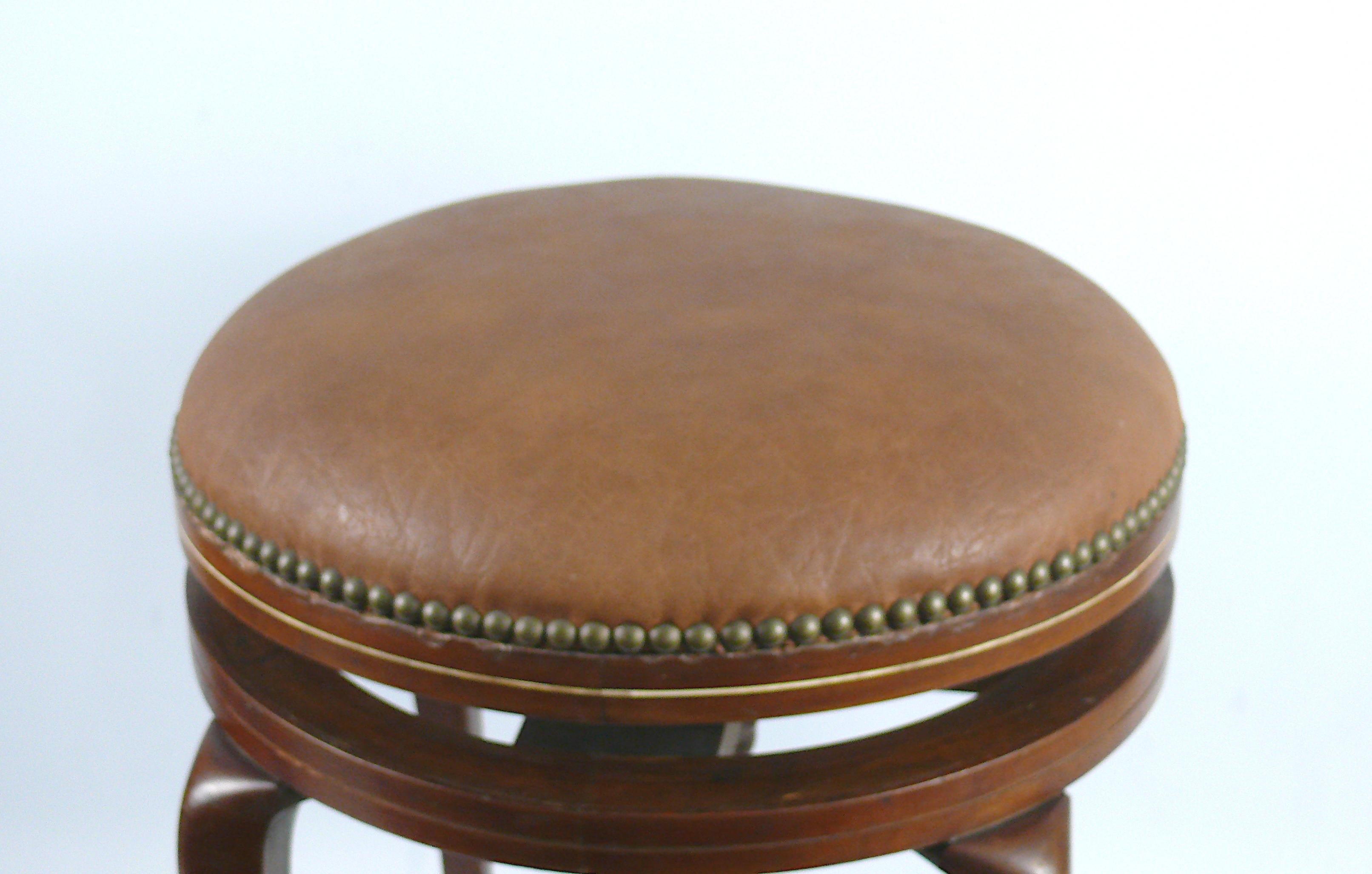 Upholstered Piano Stool / Swivel Stool, Chippendale Style In Good Condition In Schwerin, MV