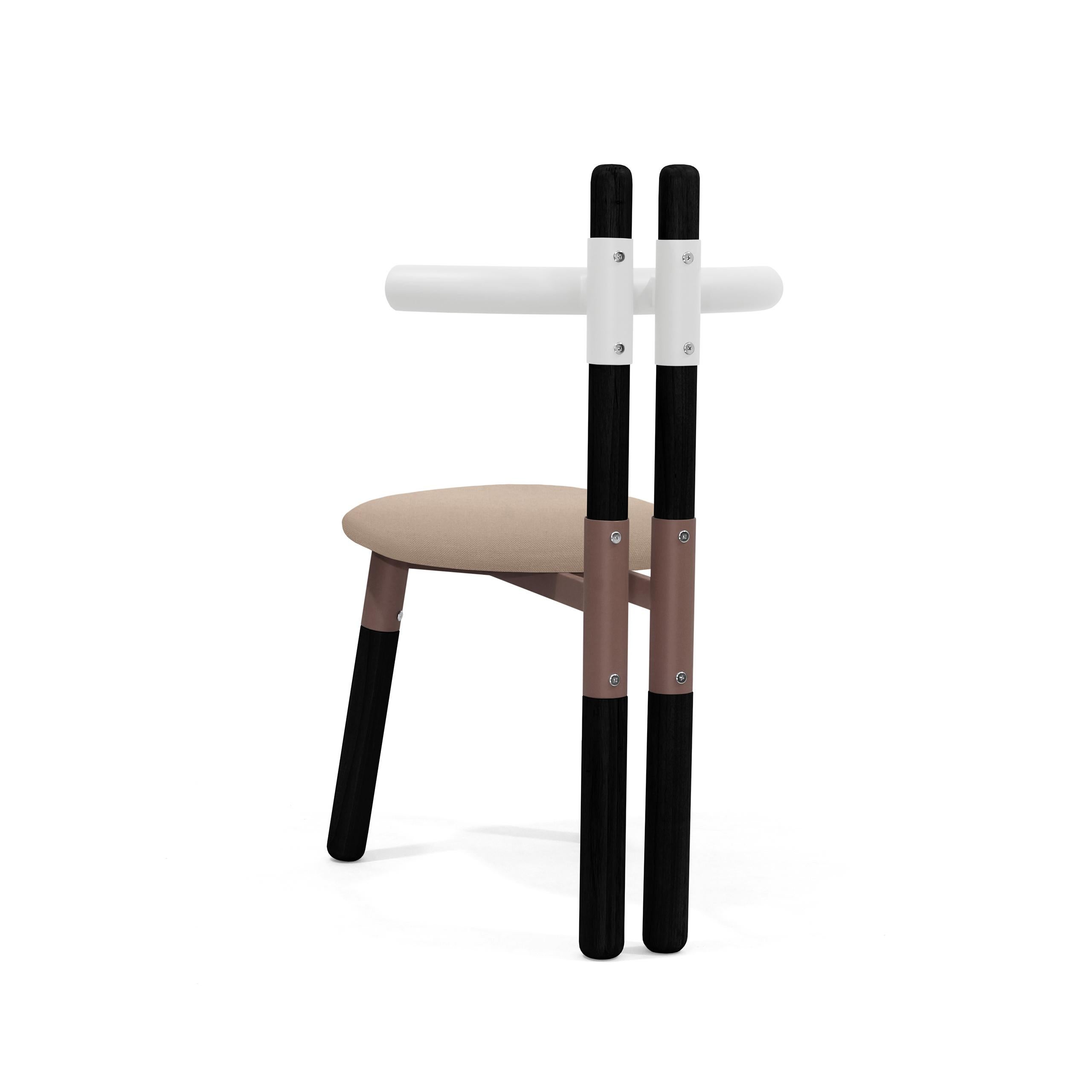 Gepolsterter PK12-Stuhl mit zweifarbiger Stahlstruktur und ebonisierten Beinen von Paulo Kobylka im Zustand „Neu“ im Angebot in Londrina, Paraná