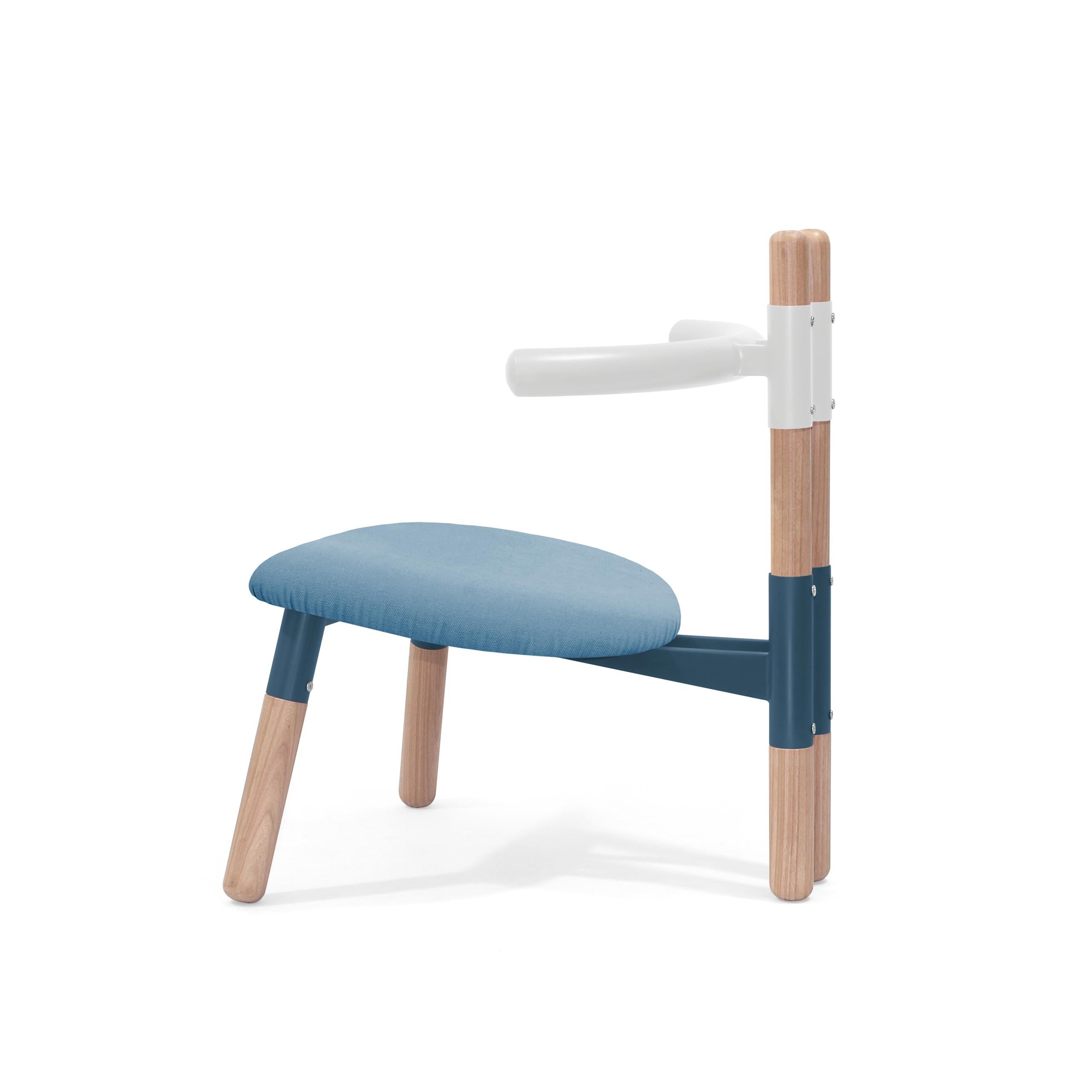 Der Sessel PK13 ist von den Holzbindern inspiriert, die bei der Konstruktion von Dächern verwendet werden.
Die Stuhlmuffen beziehen sich auf das 
