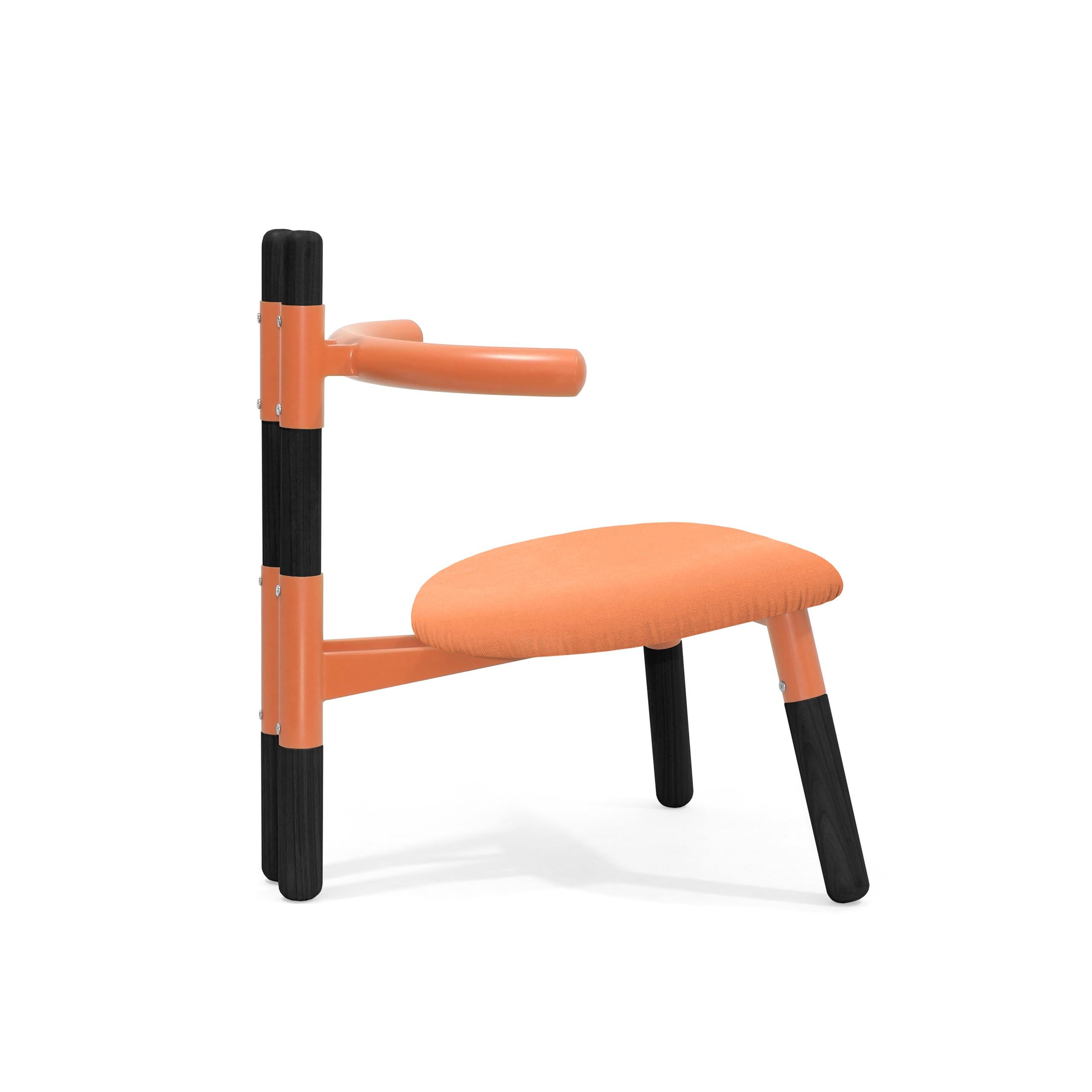 Gepolsterter PK13-Sessel, Stahlstruktur und ebonisierte Holzbeine von Paulo Kobylka (Handgefertigt) im Angebot