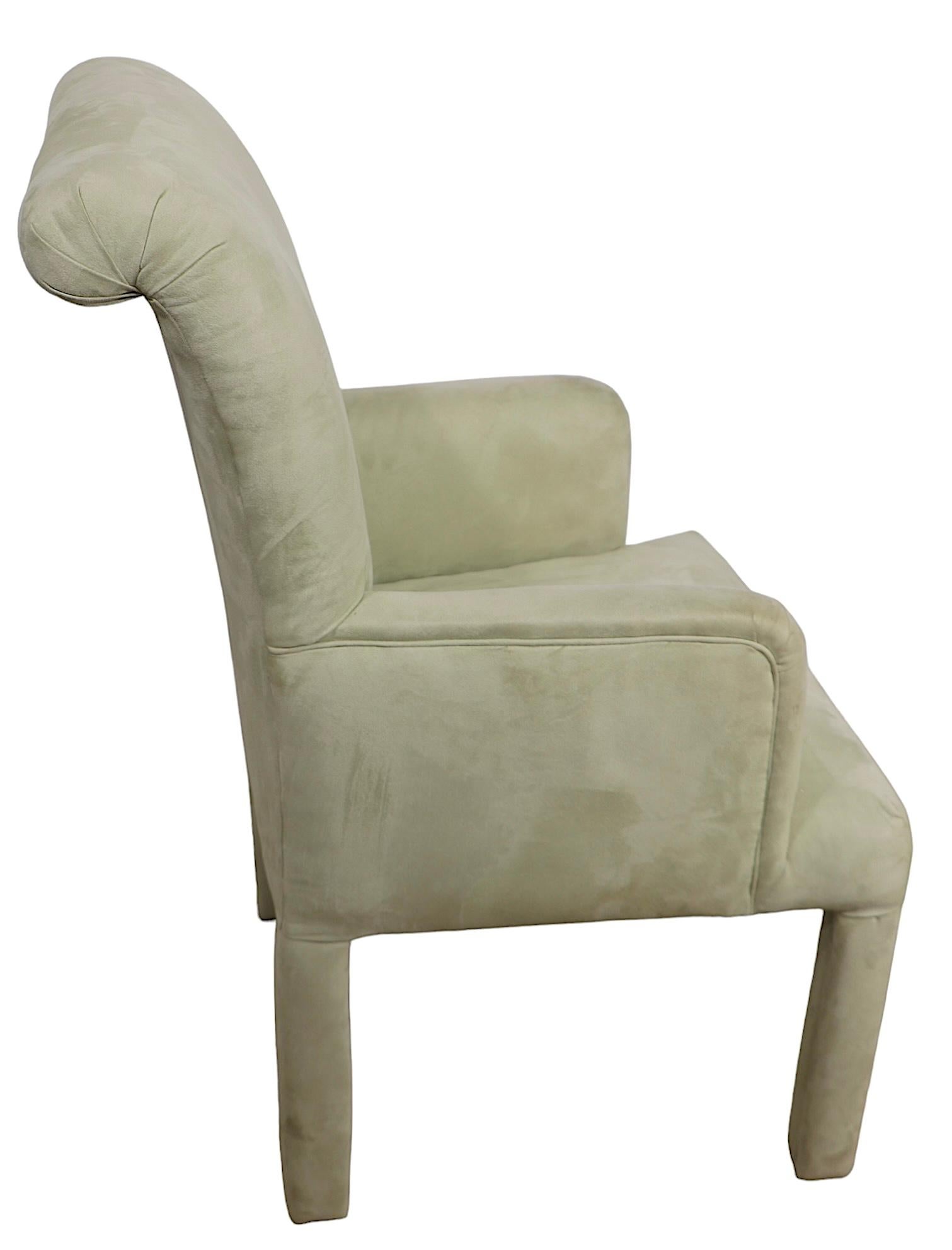 Poltrona imbottita postmoderna Hollywood Regency in Ultrasuede di Directional In condizioni buone in vendita a New York, NY