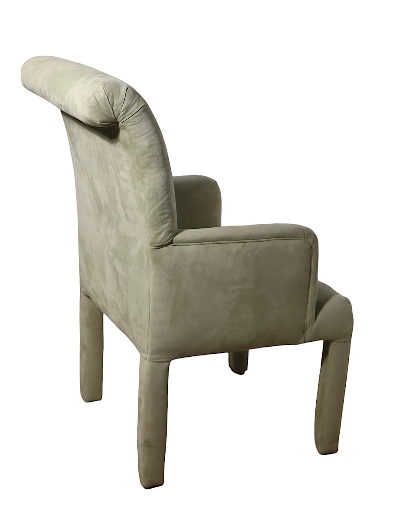Poltrona imbottita postmoderna Hollywood Regency in Ultrasuede di Directional in vendita 1