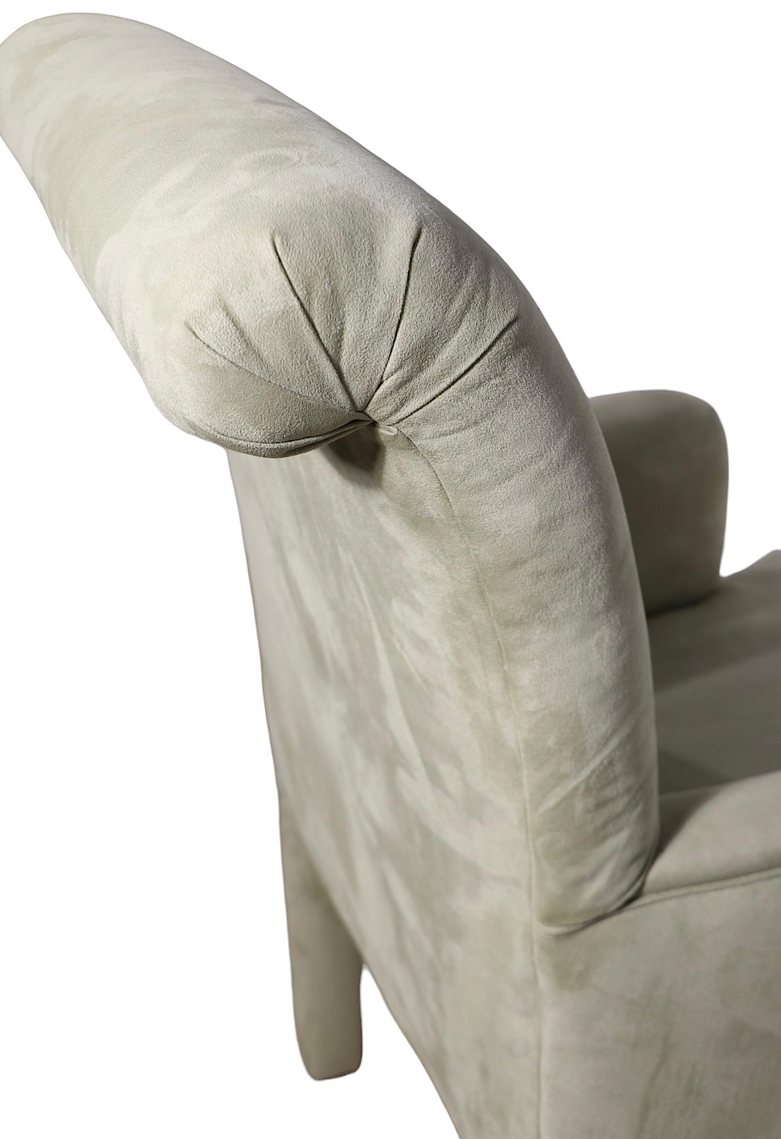 Poltrona imbottita postmoderna Hollywood Regency in Ultrasuede di Directional in vendita 3