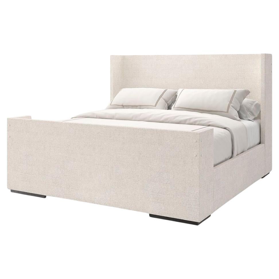 Gepolstertes minimalistisches Queen Size-Bett im Angebot