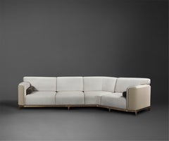 Divano Queen imbottito con finiture in ottone fuso di Madheke