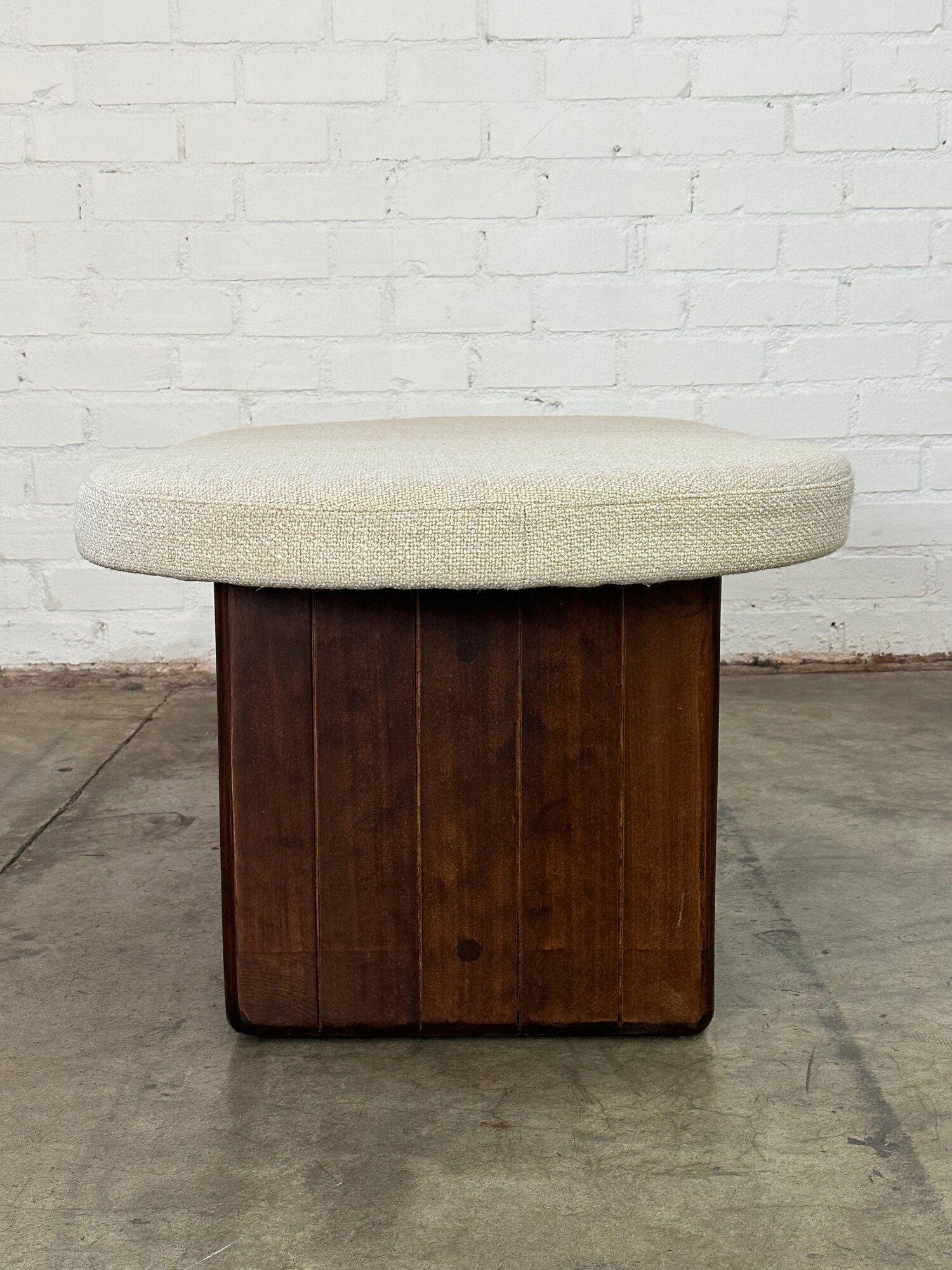 Upholstered racetrack coffee table handcrafted In New Condition For Sale In Los Angeles, CA