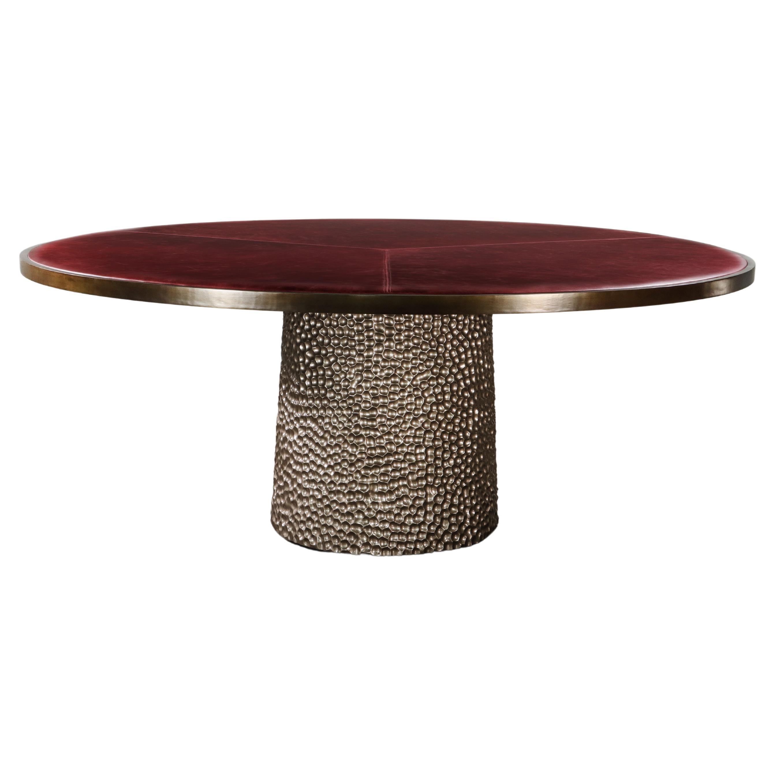 Table de jeu ronde tapissée avec base sculptée métallique de Costantini, Giada en vente